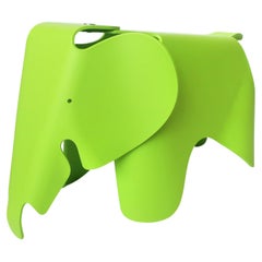 Éléphant moulé vert citron par Charles & Ray Eames
