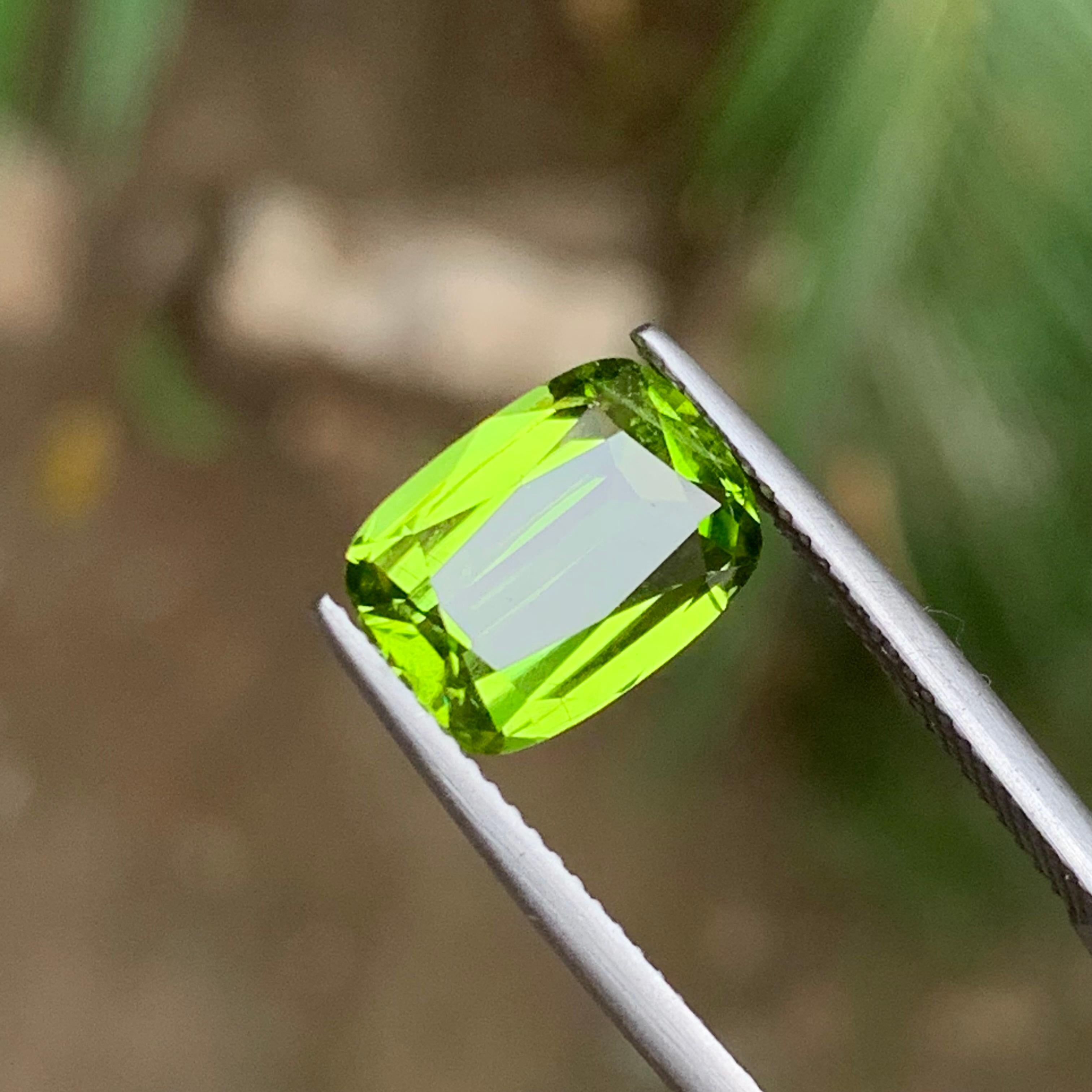 Lime Green Natural Peridot Gemstone 3.75 Ct Cushion Cut  Ring, Pendant Jewelry For Sale 5