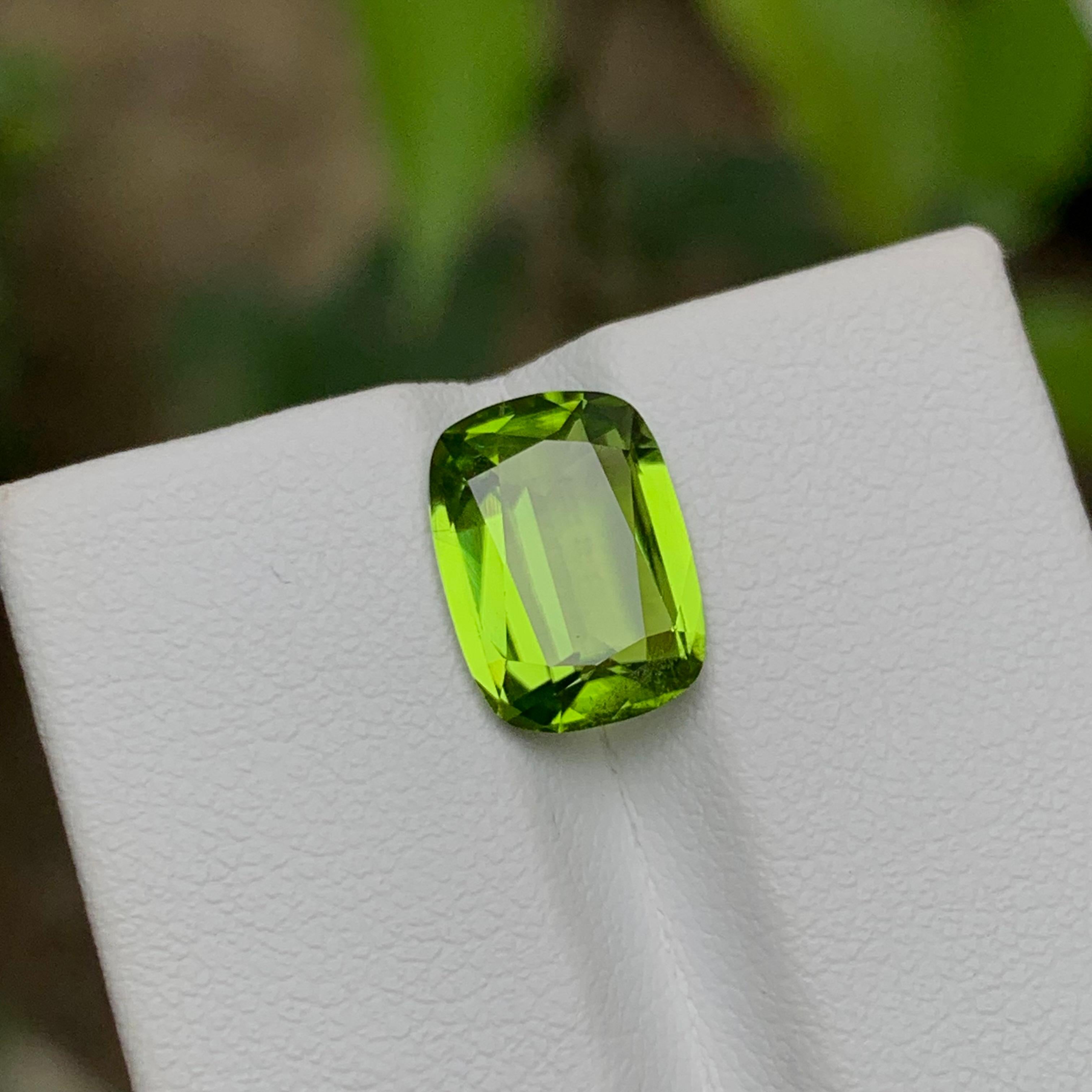 Contemporary Lime Green Natural Peridot Gemstone 3.75 Ct Cushion Cut  Ring, Pendant Jewelry For Sale