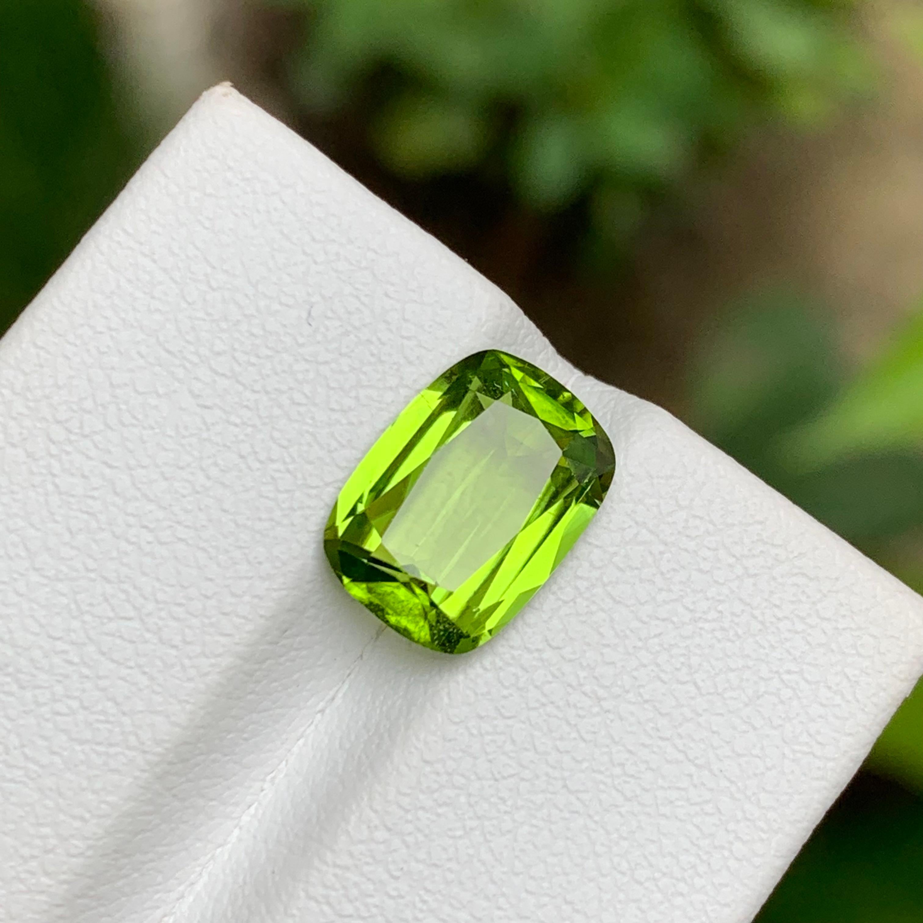 Lime Green Natural Peridot Gemstone 3.75 Ct Cushion Cut  Ring, Pendant Jewelry In New Condition For Sale In Peshawar, PK