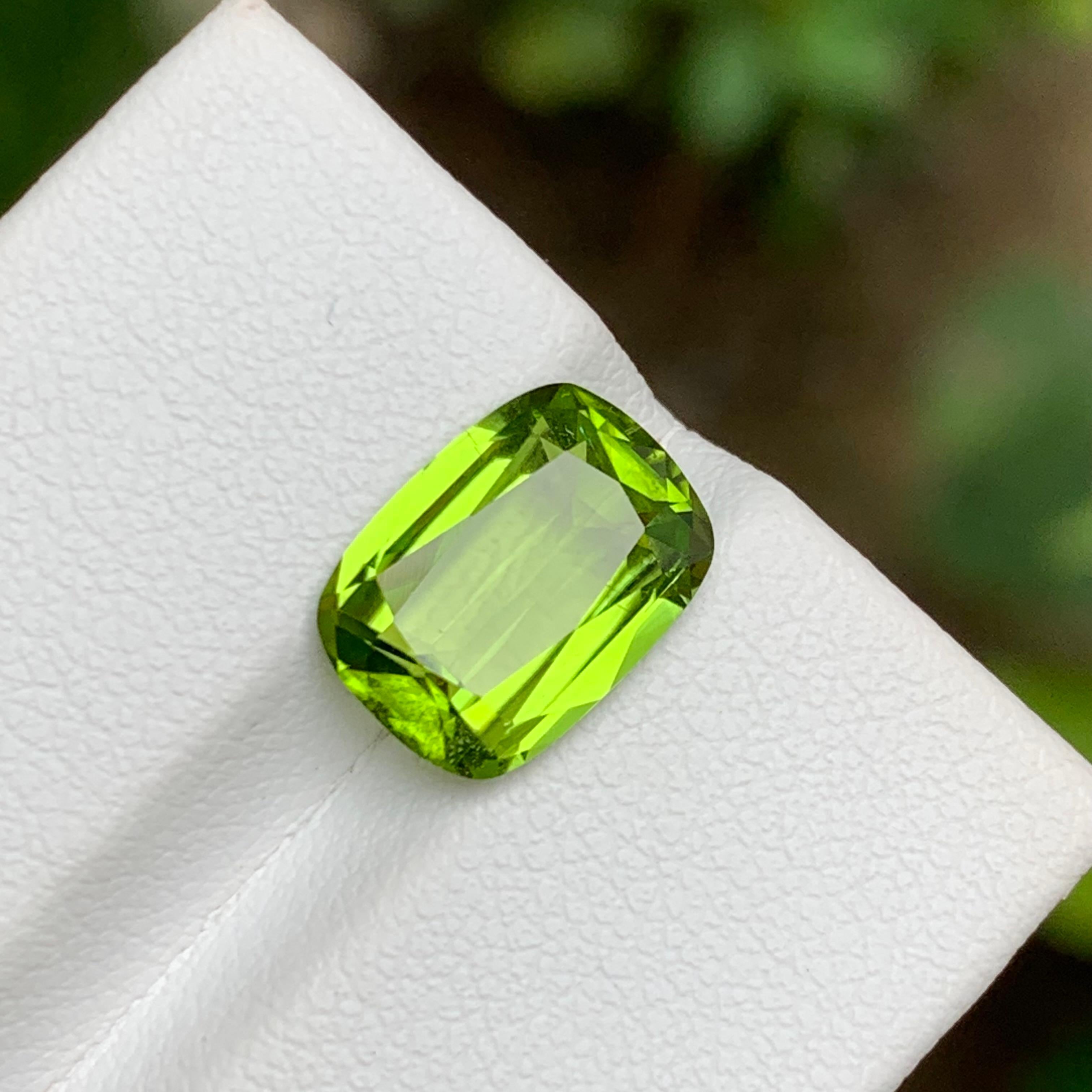 Women's or Men's Lime Green Natural Peridot Gemstone 3.75 Ct Cushion Cut  Ring, Pendant Jewelry For Sale