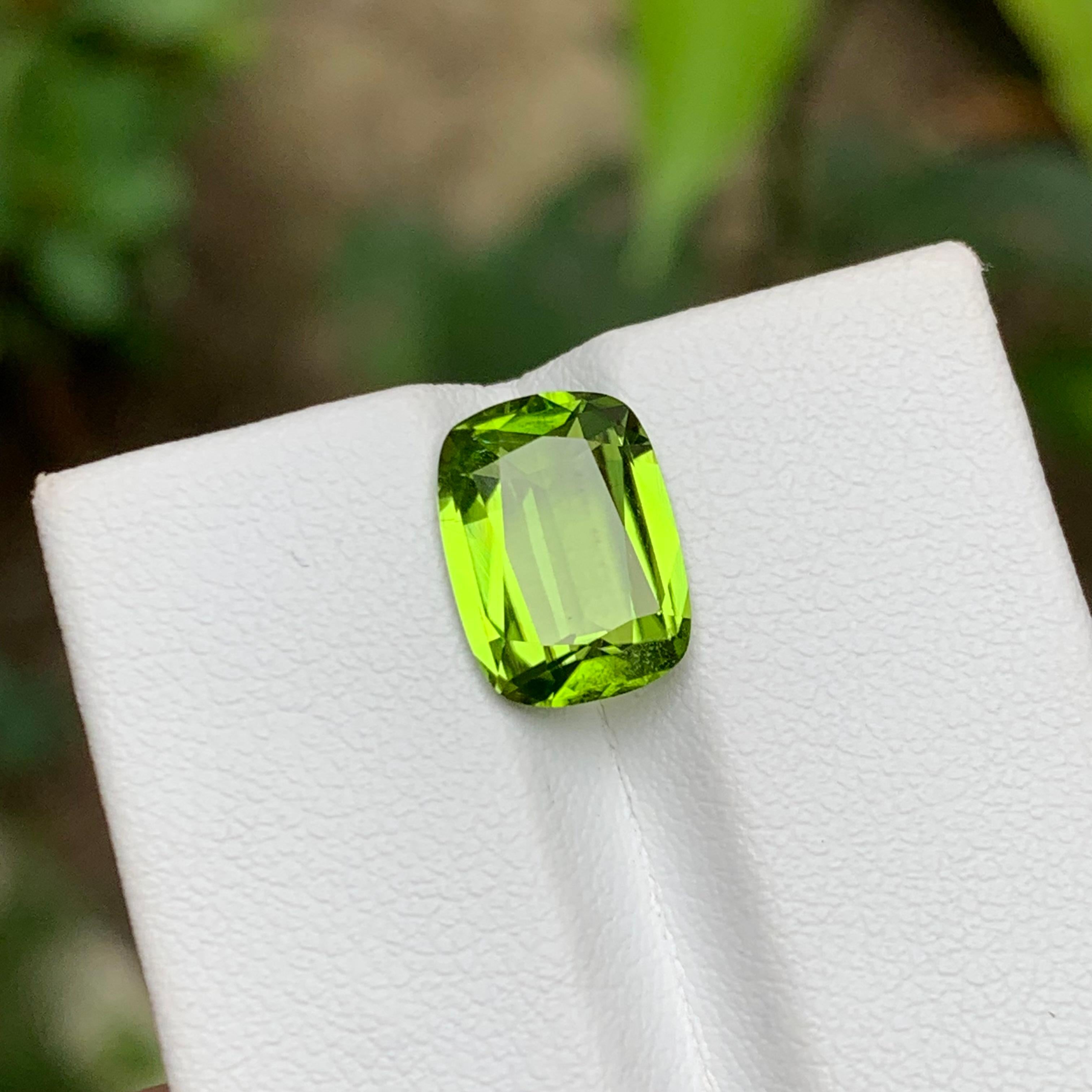 Lime Green Natural Peridot Gemstone 3.75 Ct Cushion Cut  Ring, Pendant Jewelry For Sale 1