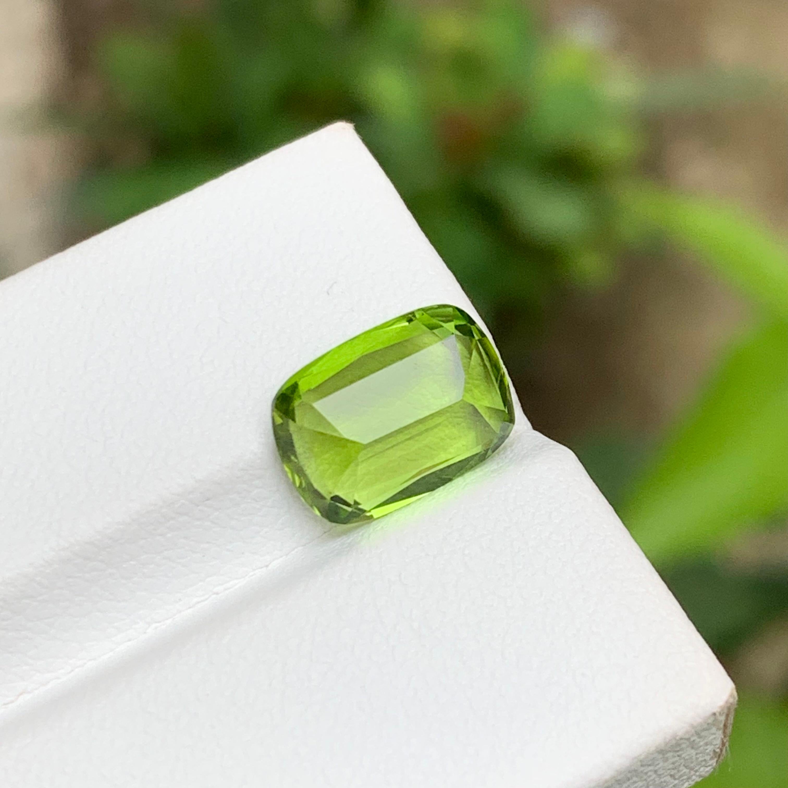 Lime Green Natural Peridot Gemstone 3.75 Ct Cushion Cut  Ring, Pendant Jewelry For Sale 2