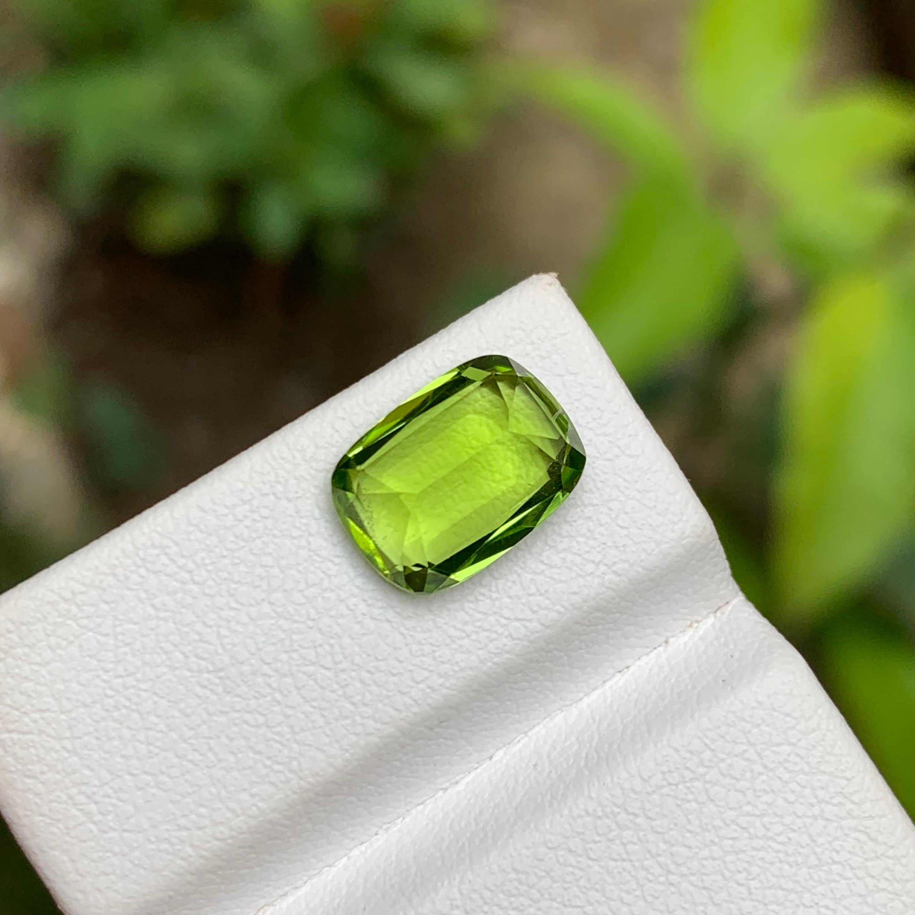 Lime Green Natural Peridot Gemstone 3.75 Ct Cushion Cut  Ring, Pendant Jewelry For Sale 3