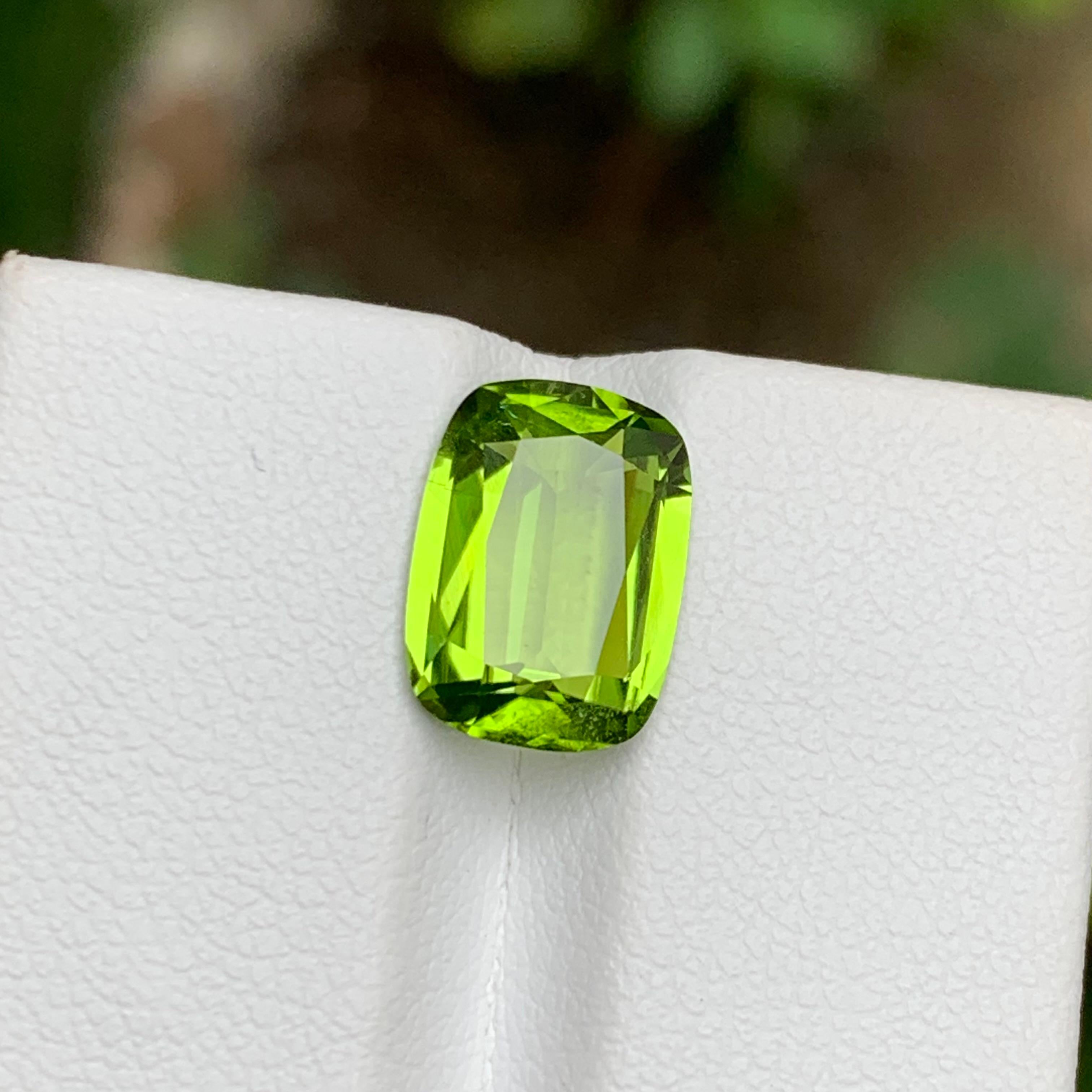 Lime Green Natural Peridot Gemstone 3.75 Ct Cushion Cut  Ring, Pendant Jewelry For Sale 4