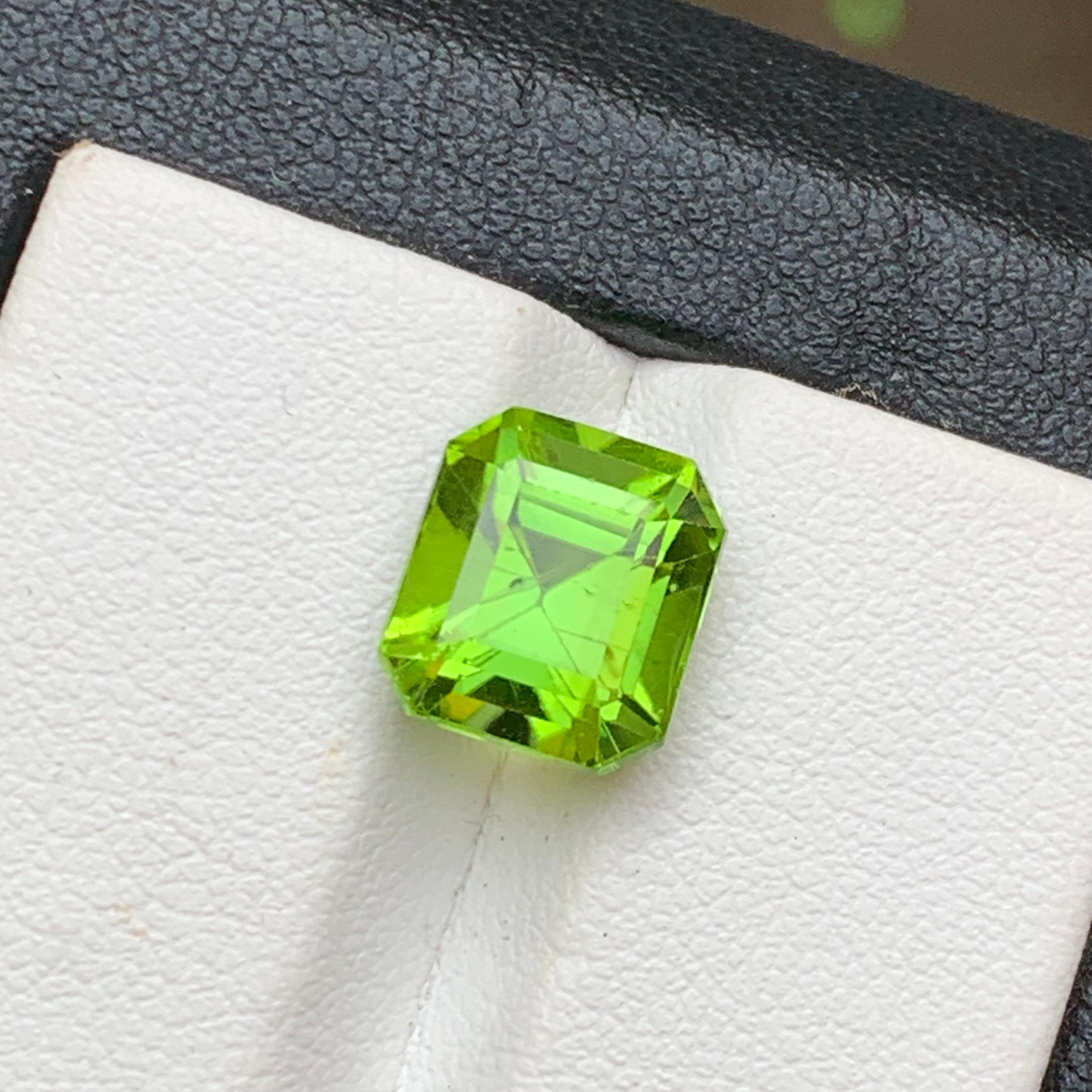 Lime Green Natural Peridot Ring Gemstone 5 Ct Octagon Emerald Cut for Jewelry For Sale 5