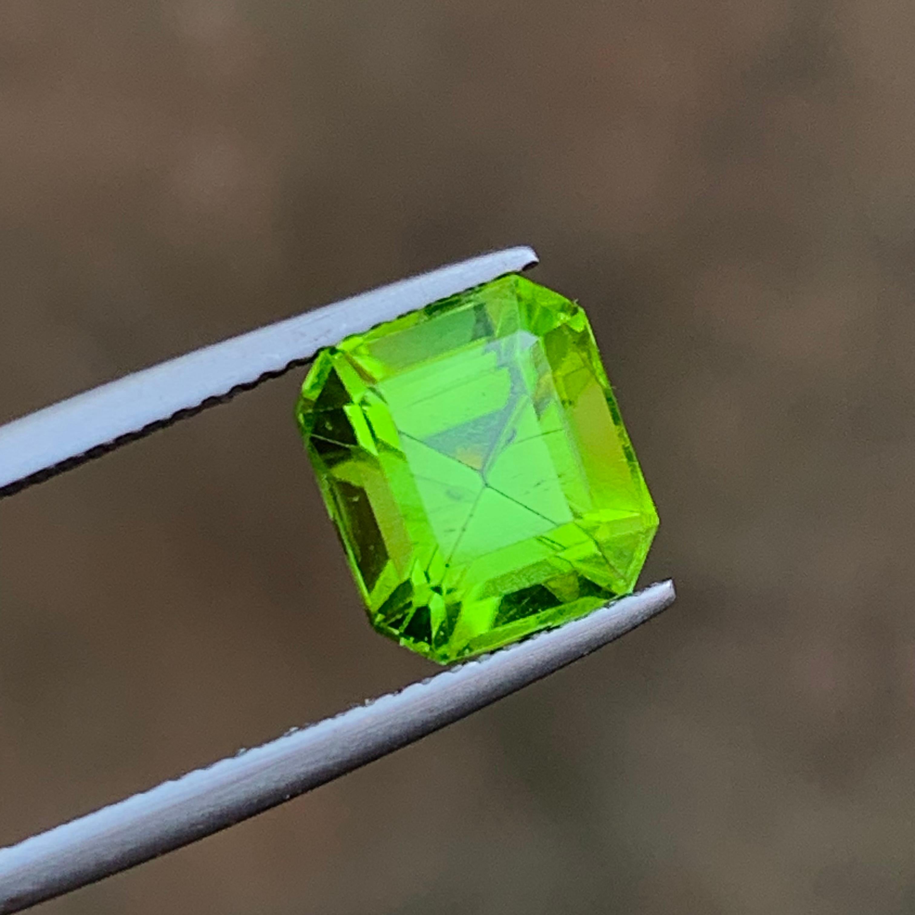 Lime Green Natural Peridot Ring Gemstone 5 Ct Octagon Emerald Cut for Jewelry For Sale 6