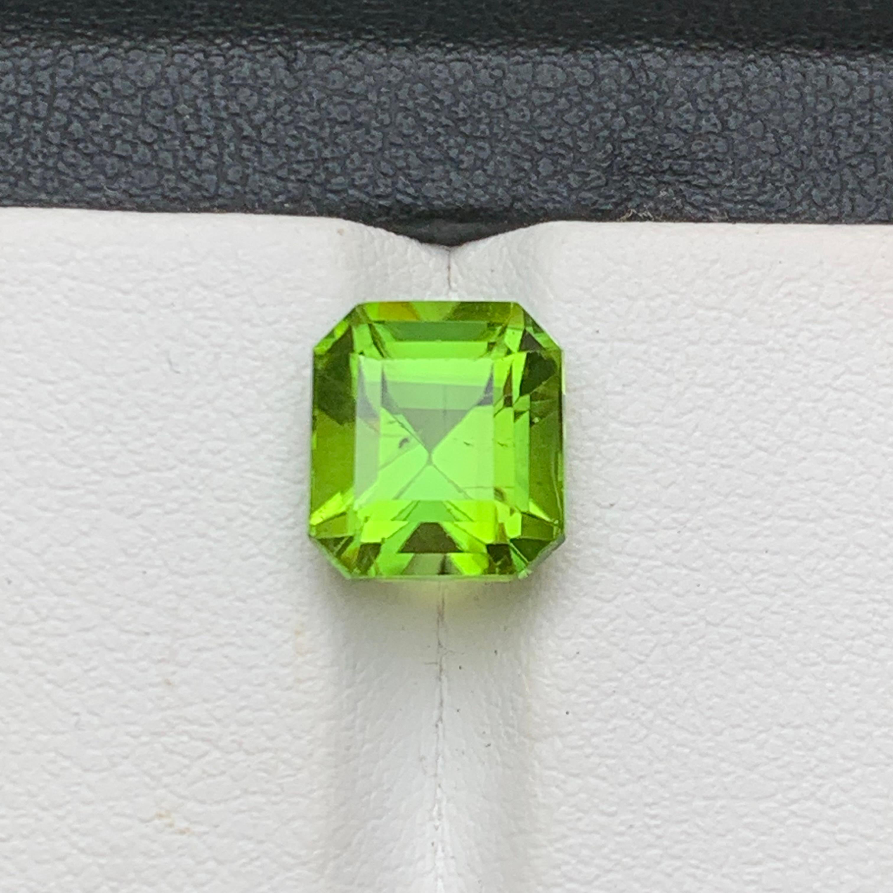 Lime Green Natural Peridot Ring Gemstone 5 Ct Octagon Emerald Cut for Jewelry For Sale 7