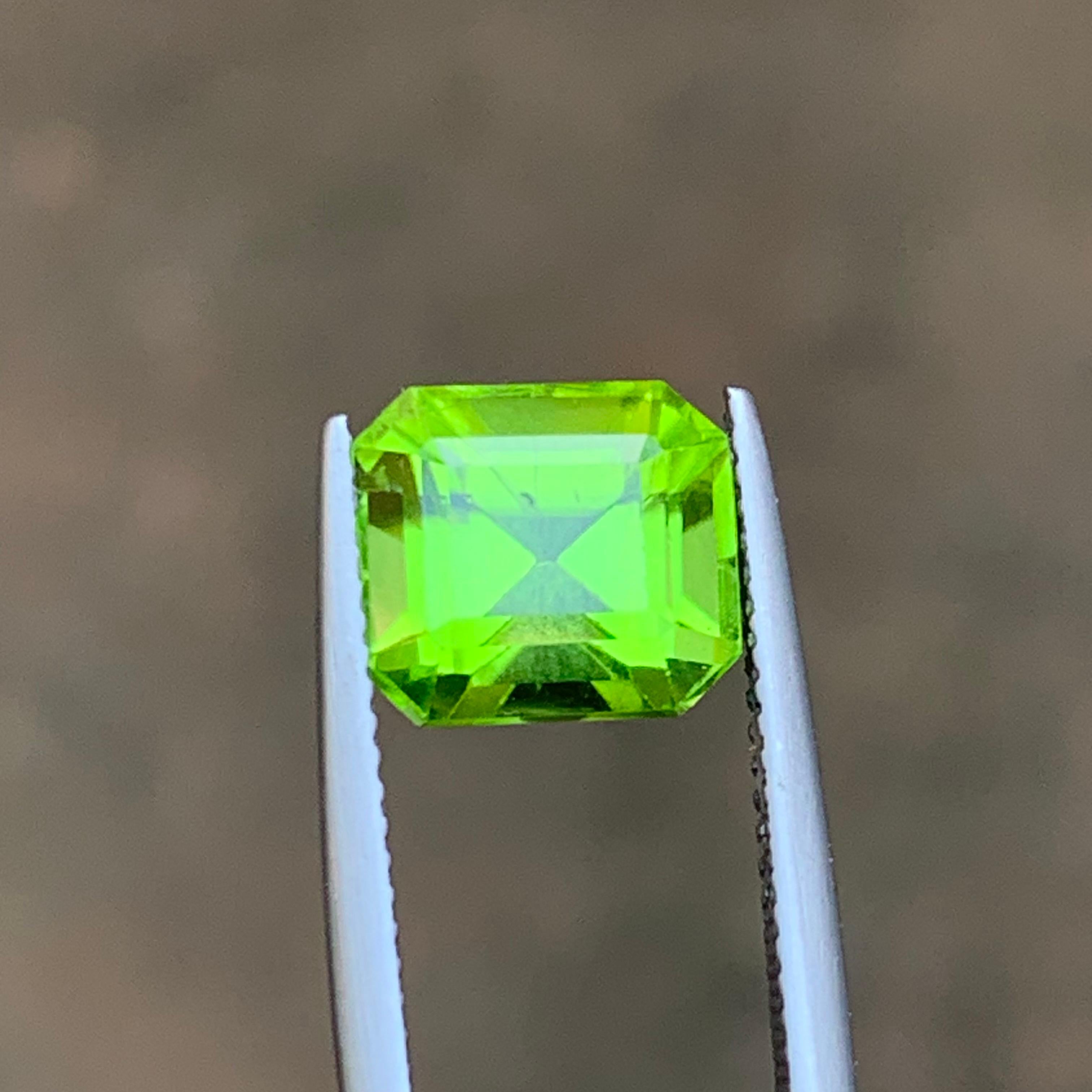 Lime Green Natural Peridot Ring Gemstone 5 Ct Octagon Emerald Cut for Jewelry For Sale 2