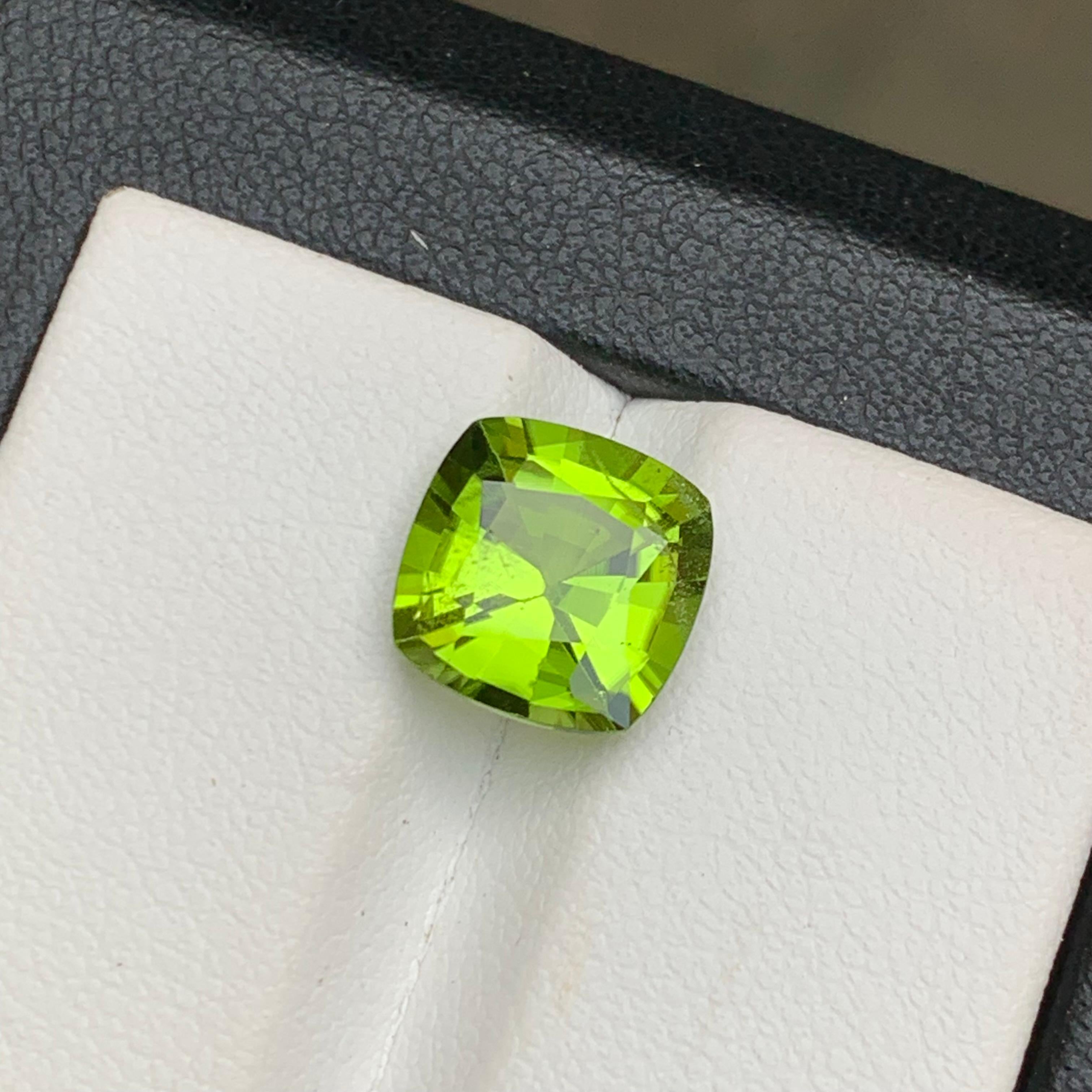 Lime Green Natural Peridot Ring Pendant Gemstone 3.45 Ct Square Cut for Jewelry For Sale 6