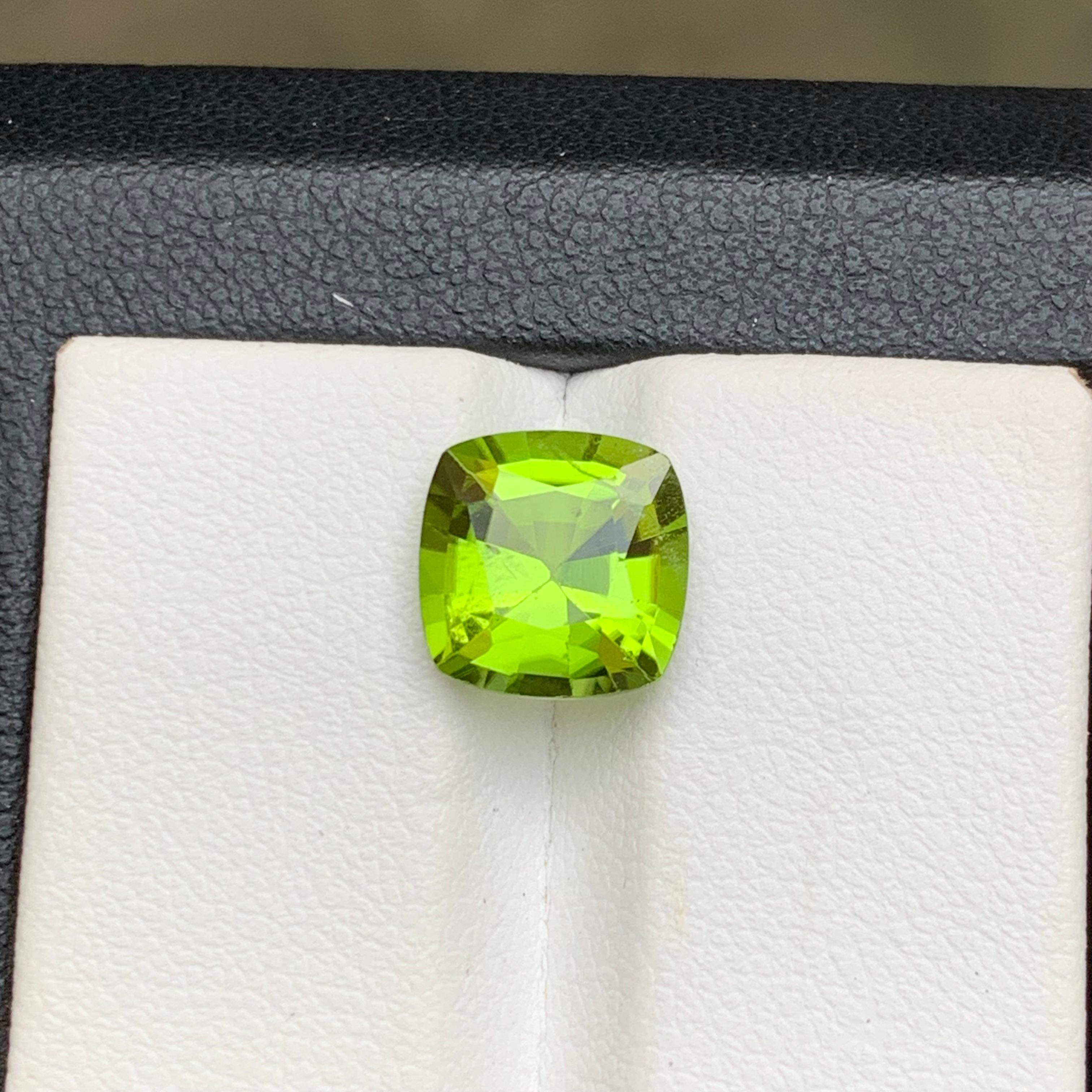 Women's or Men's Lime Green Natural Peridot Ring Pendant Gemstone 3.45 Ct Square Cut for Jewelry For Sale