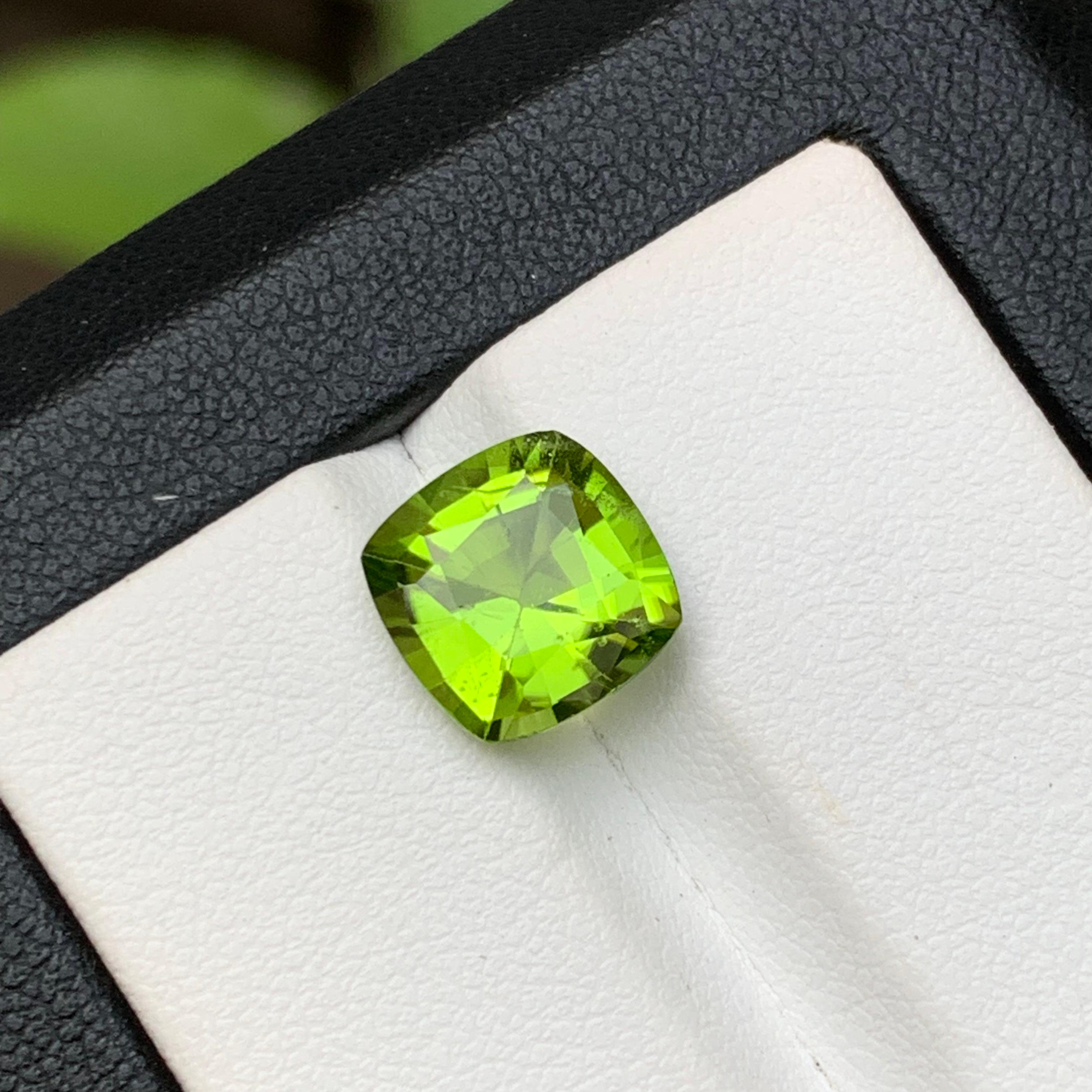Lime Green Natural Peridot Ring Pendant Gemstone 3.45 Ct Square Cut for Jewelry For Sale 3