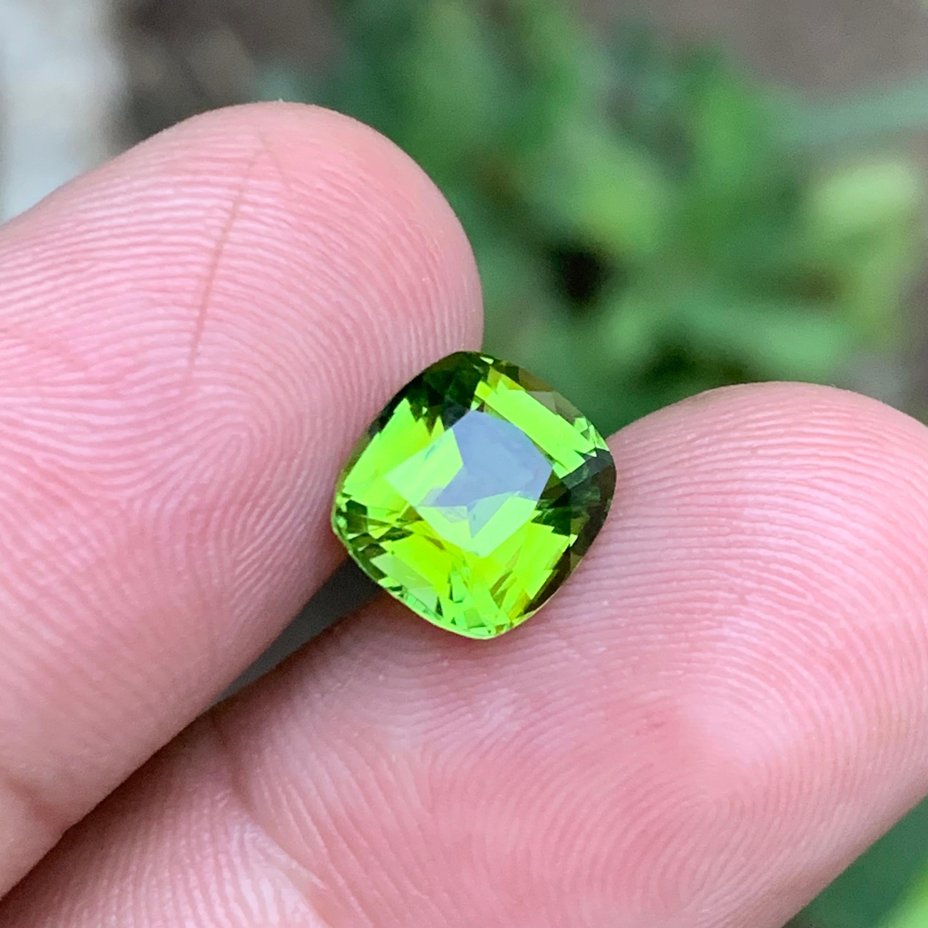 Lime Green Natural Tourmaline Gemstone 3.45 Ct Cushion Cut  Ring, Pendant Jewel For Sale 5
