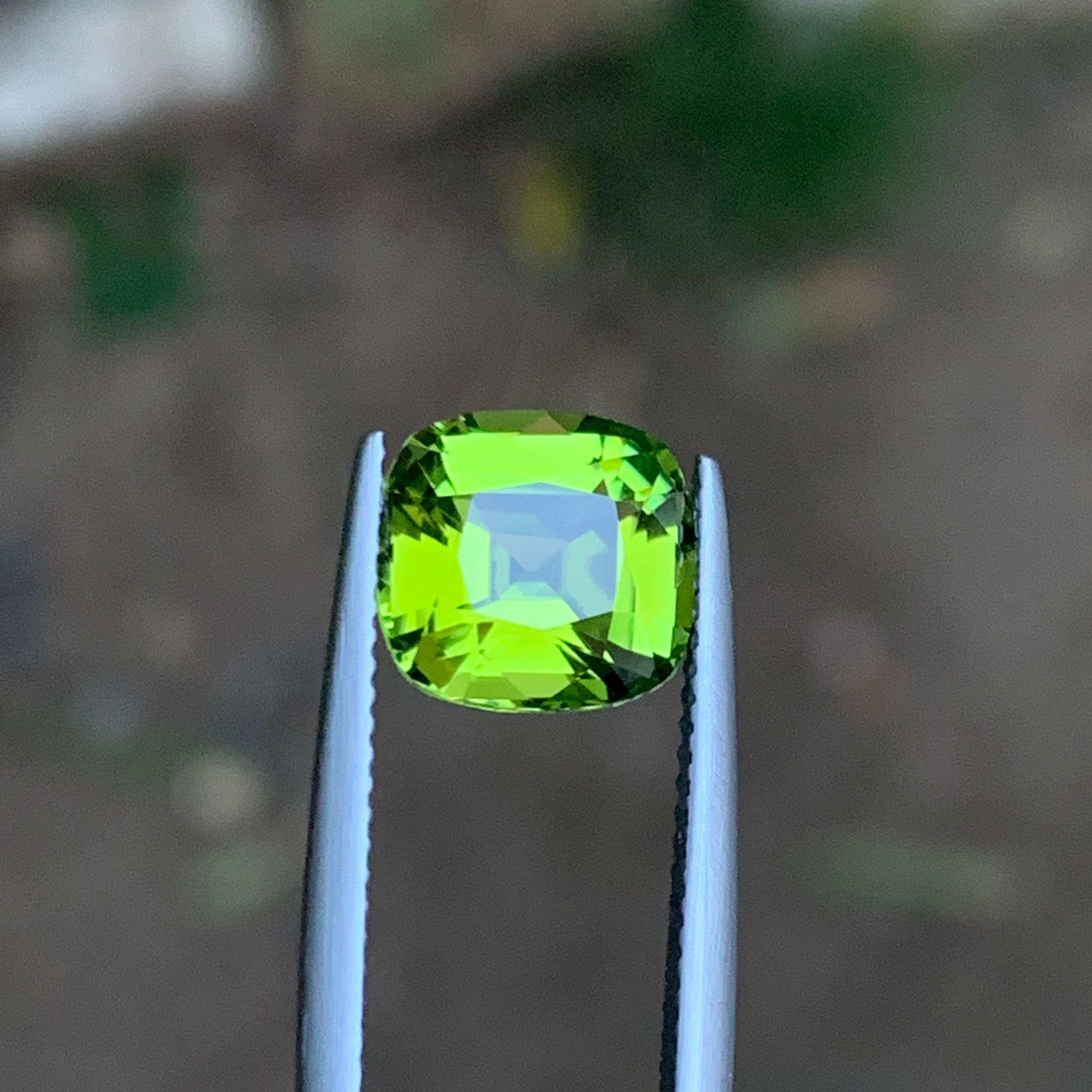 Lime Green Natural Tourmaline Gemstone 3.45 Ct Cushion Cut  Ring, Pendant Jewel For Sale 7