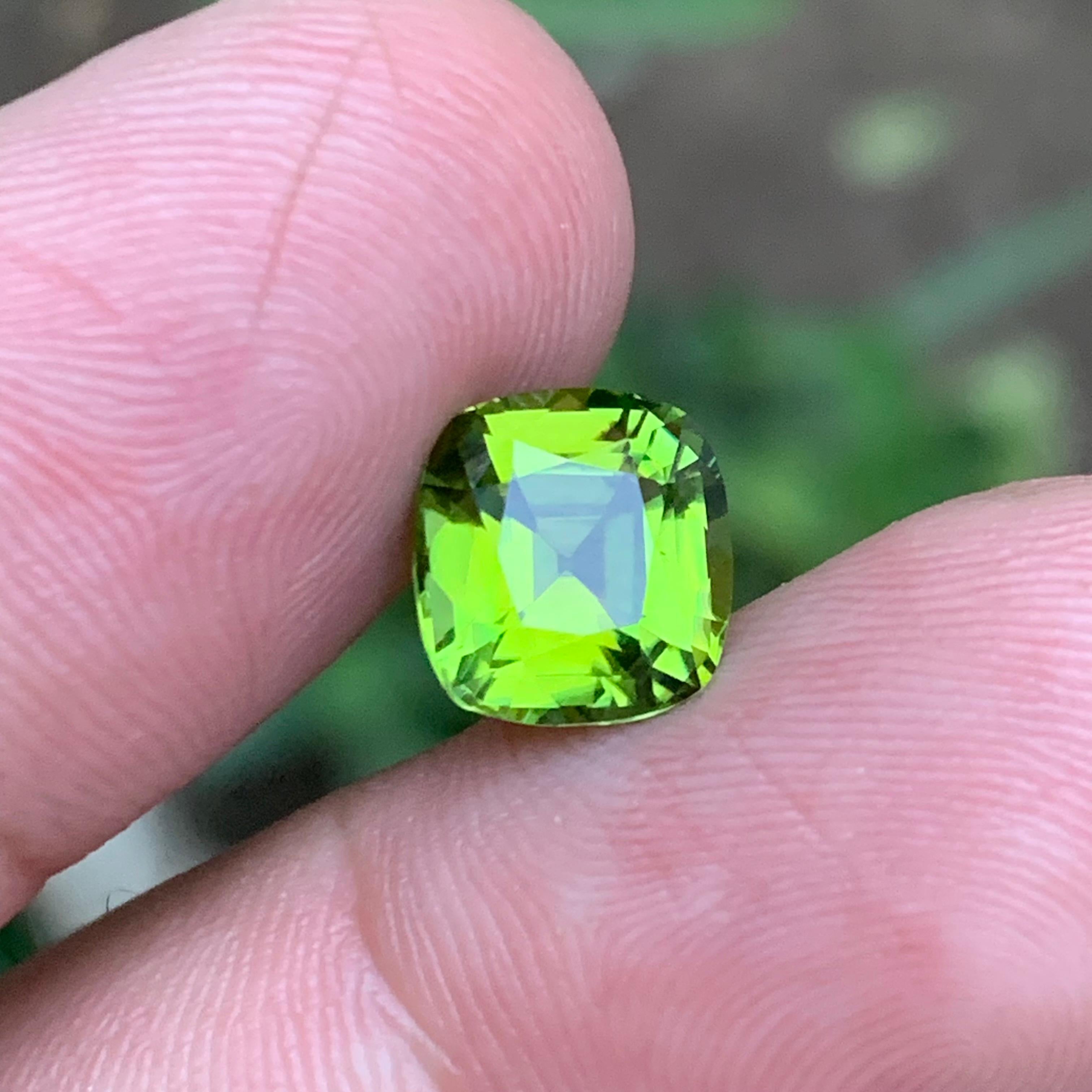 Lime Green Natural Tourmaline Gemstone 3.45 Ct Cushion Cut  Ring, Pendant Jewel For Sale 1