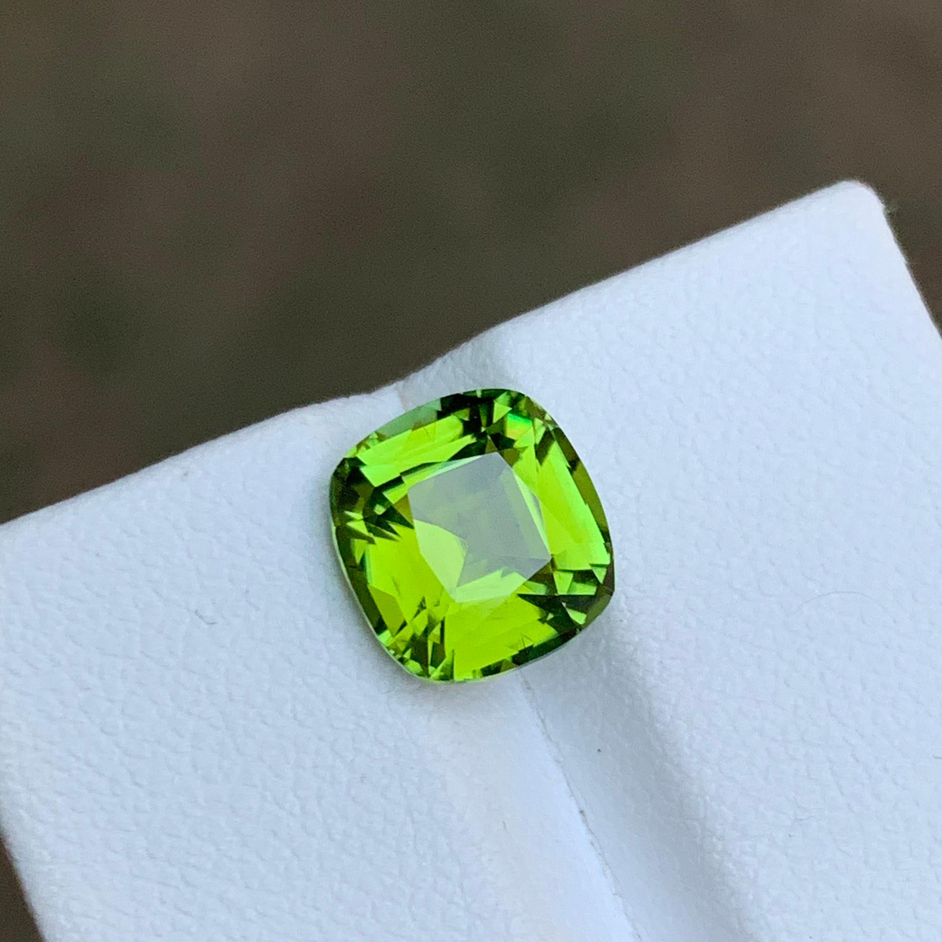Lime Green Natural Tourmaline Gemstone 3.45 Ct Cushion Cut  Ring, Pendant Jewel For Sale 3