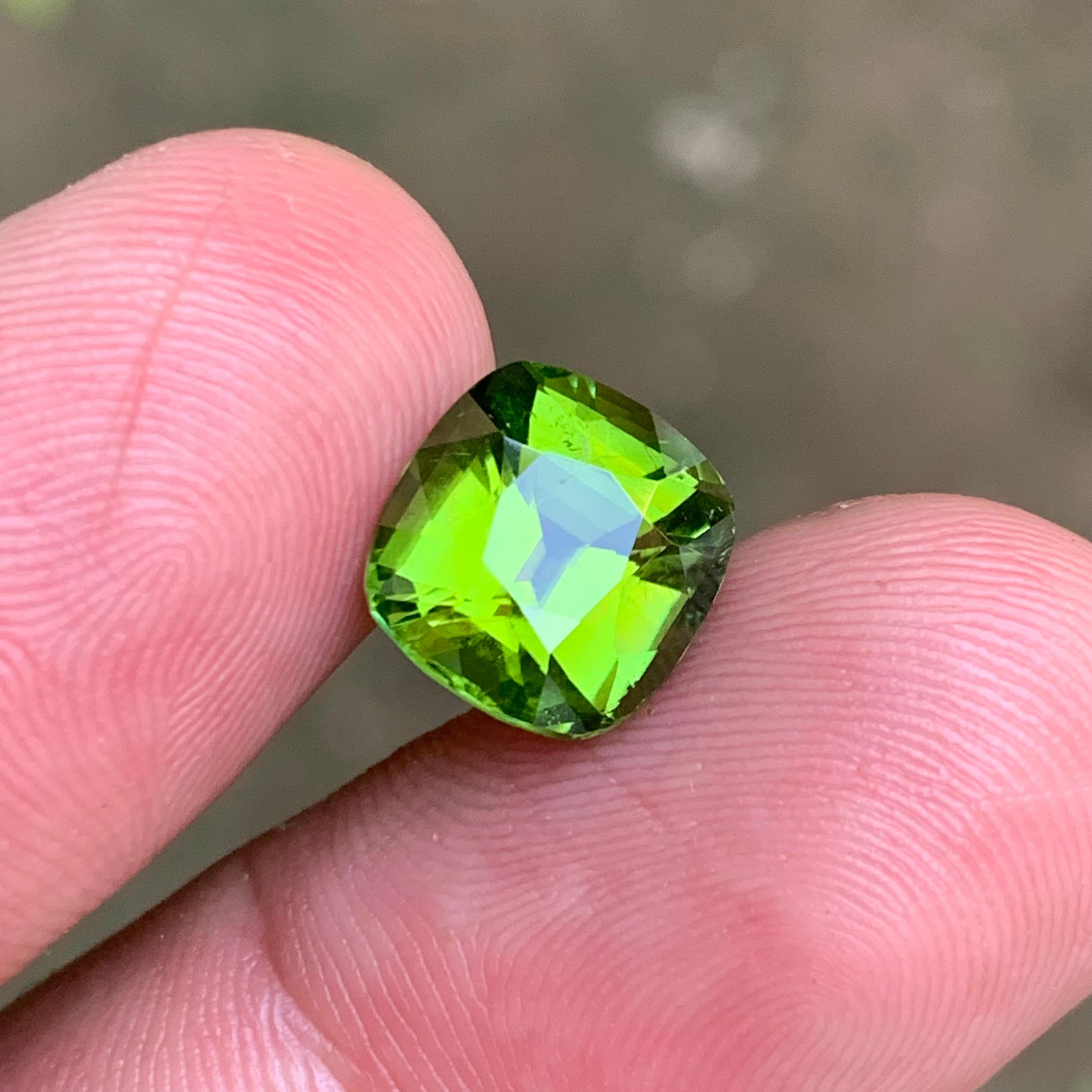 Lime Green Natural Tourmaline Gemstone 5.00 Ct Step Cushion Cut  Ring  Pendant In New Condition For Sale In Peshawar, PK