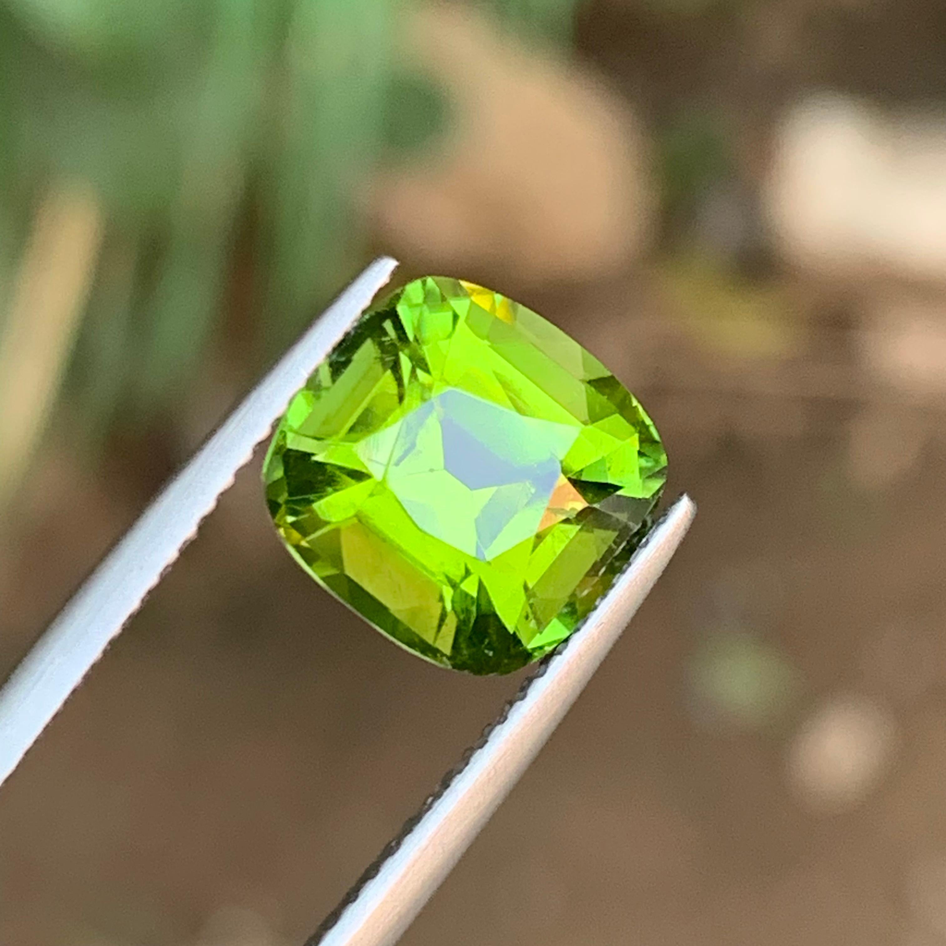 Lime Green Natural Tourmaline Gemstone 5.00 Ct Step Cushion Cut  Ring  Pendant For Sale 3