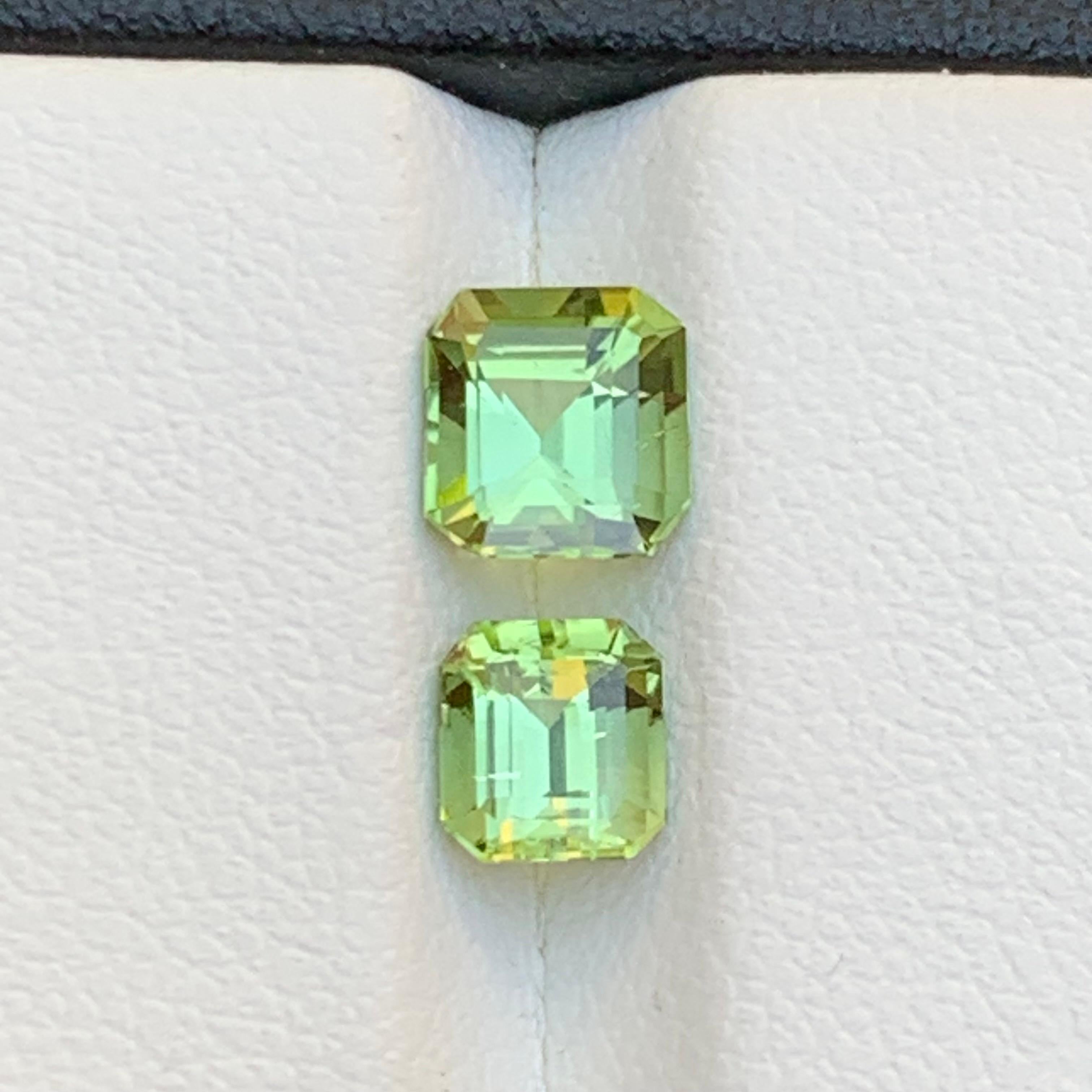 Contemporaneo Gemme sciolte di tormalina naturale verde lime 2,05 carati taglio smeraldo - Gioielli in vendita