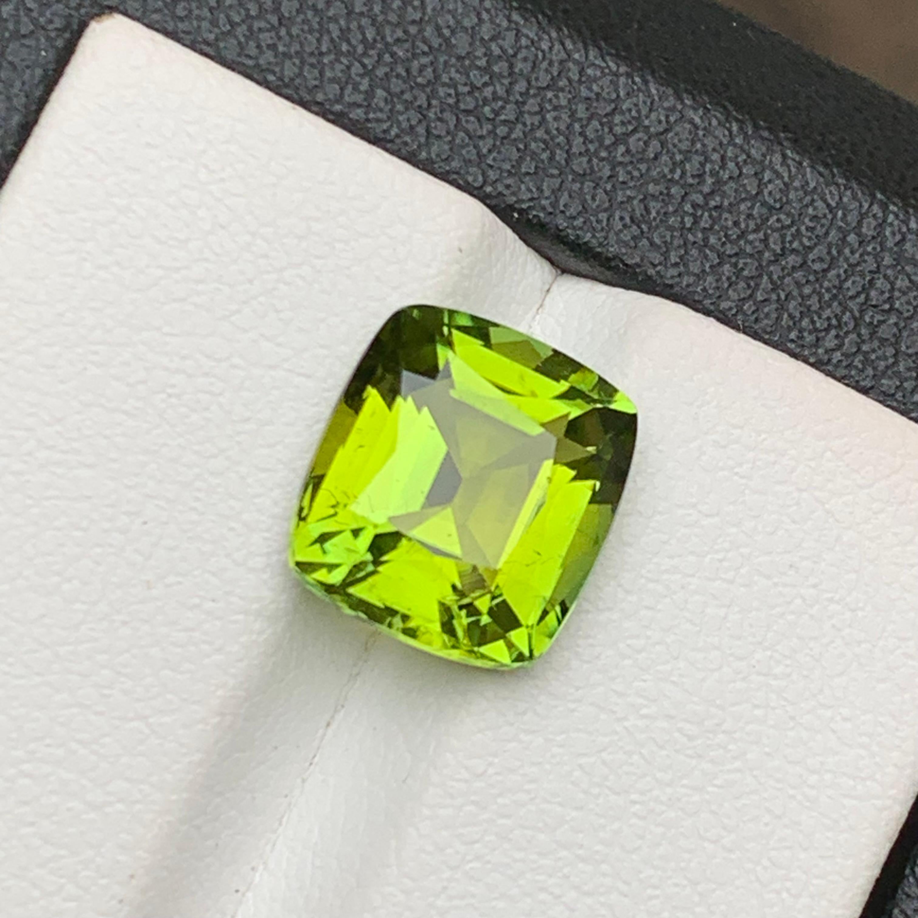 Tourmaline verte naturelle en vrac pour bague, pendentif en taille coussin d'Afghanistan !

💎 TYPE DE PIERRE PRÉCIEUSE : Tourmaline
⚖️ POIDS : 4,80 Carats
🪚 SHAPE & CUT : Coupe coussin
📏 TAILLE (MM) : 10,82 x 9,89 x 6,39
🌈 COLOR :  Vert