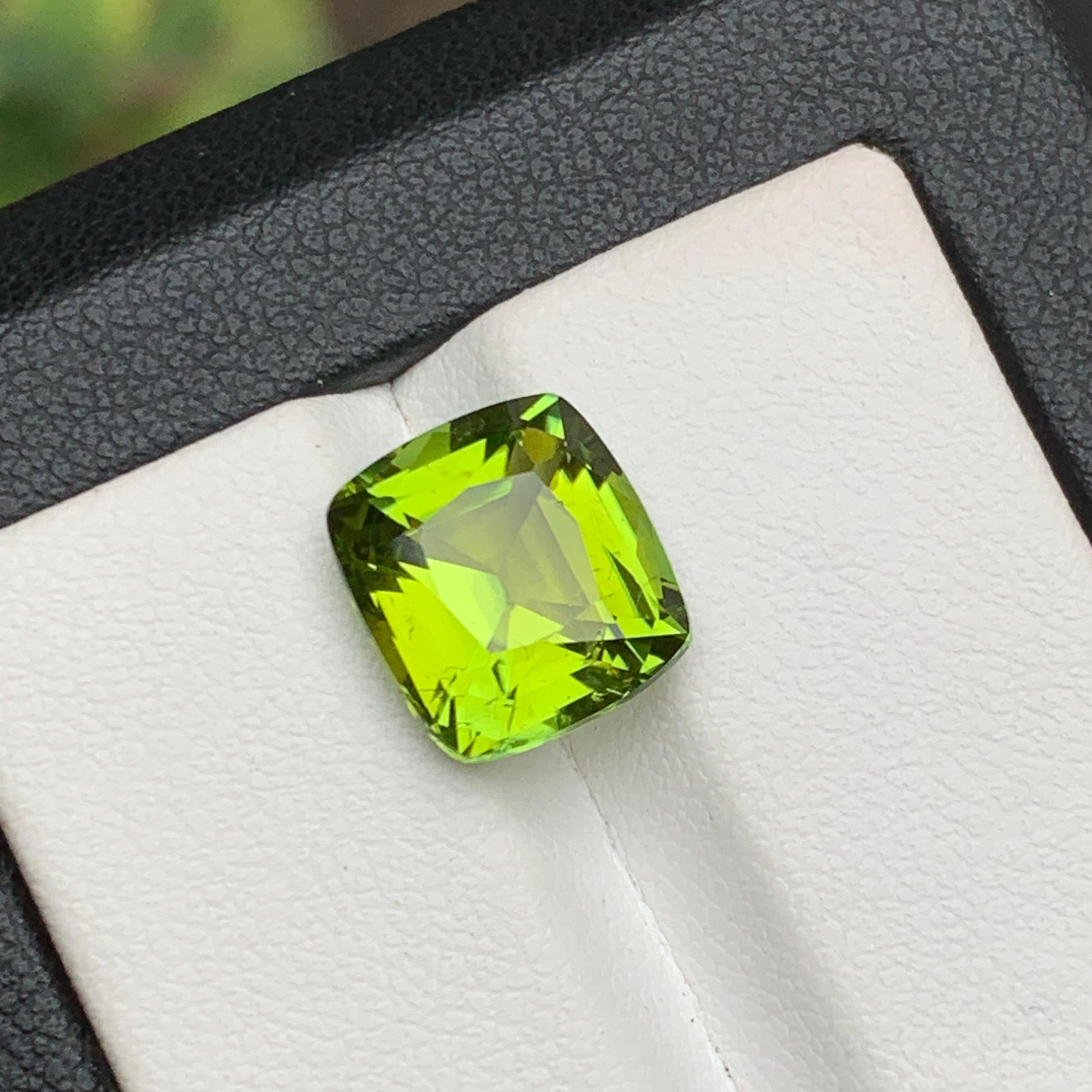 Contemporain Bague, collier et pendentif tourmaline naturelle vert citron taille coussin de 4,80 carats en vente