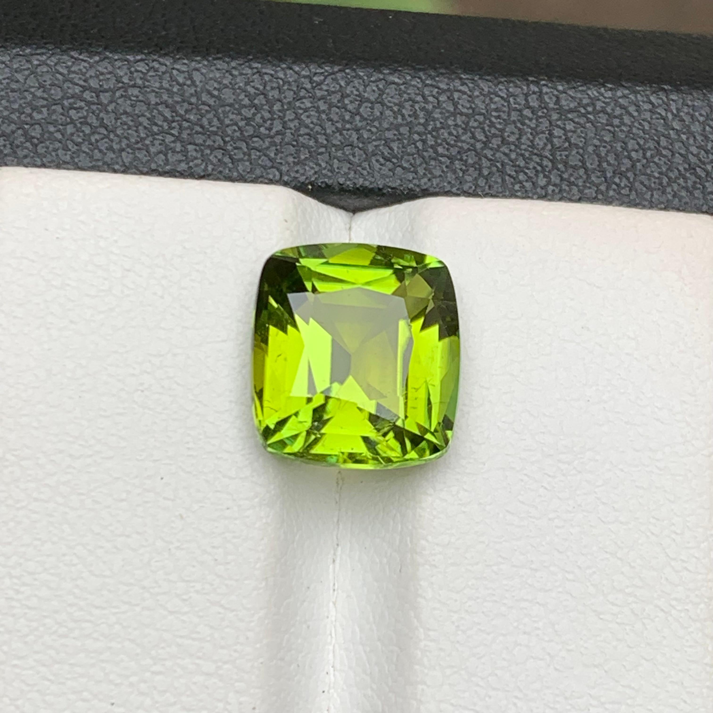 Bague, collier et pendentif tourmaline naturelle vert citron taille coussin de 4,80 carats en vente 1