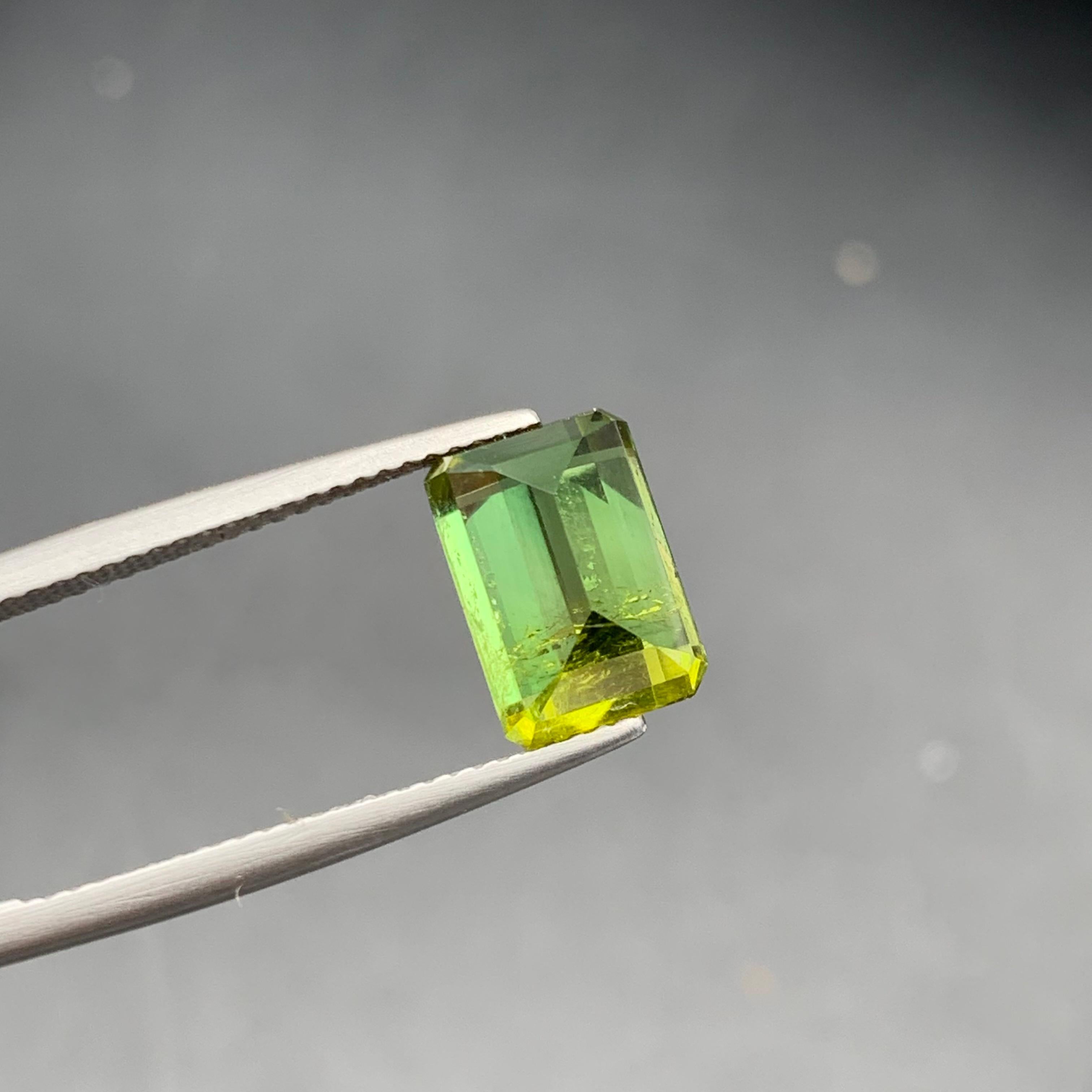 Bague et pendentif en tourmaline naturelle vert citron, pierre précieuse non sertie taille émeraude de 4,85 carats en vente 4