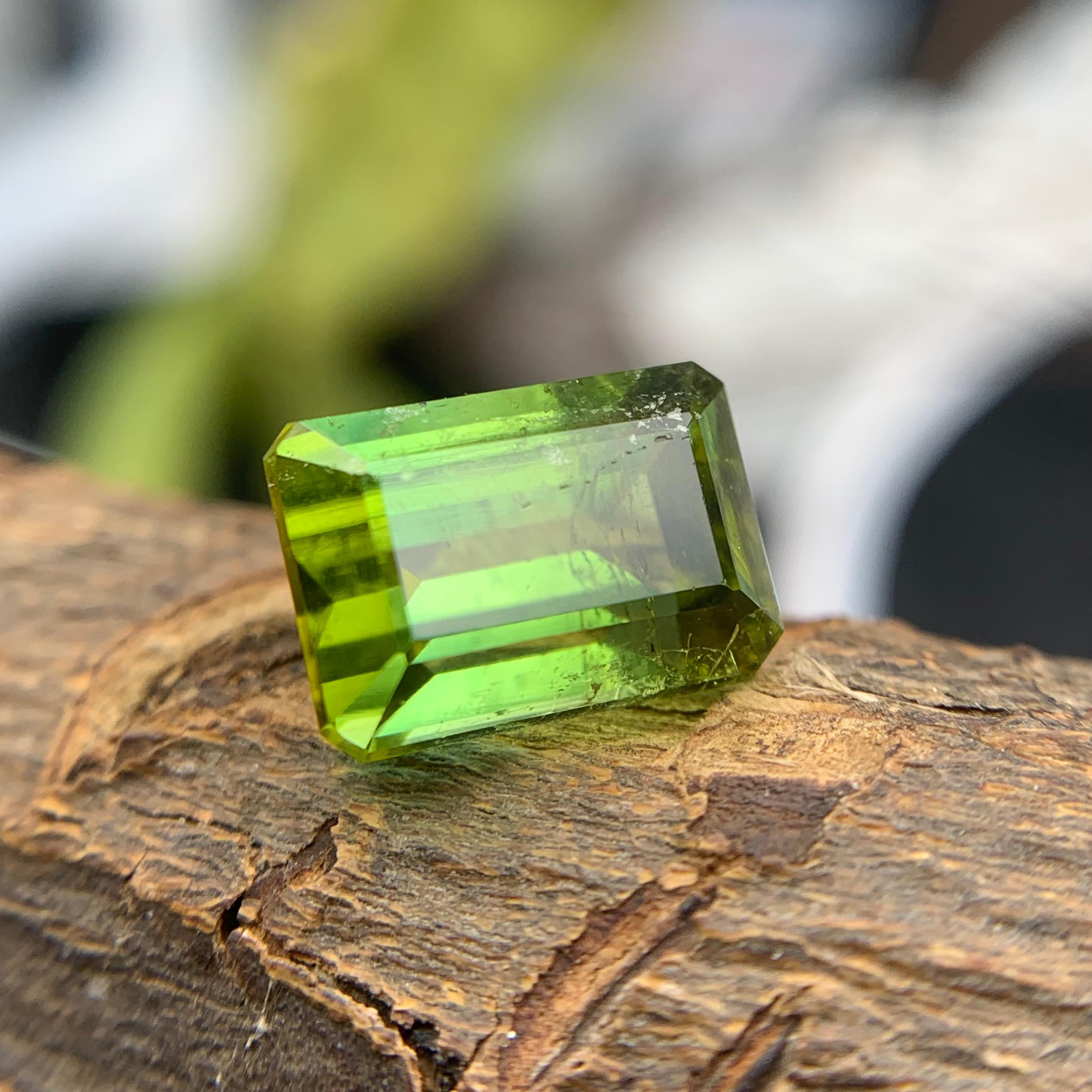 Bague et pendentif en tourmaline naturelle vert citron, pierre précieuse non sertie taille émeraude de 4,85 carats en vente 5
