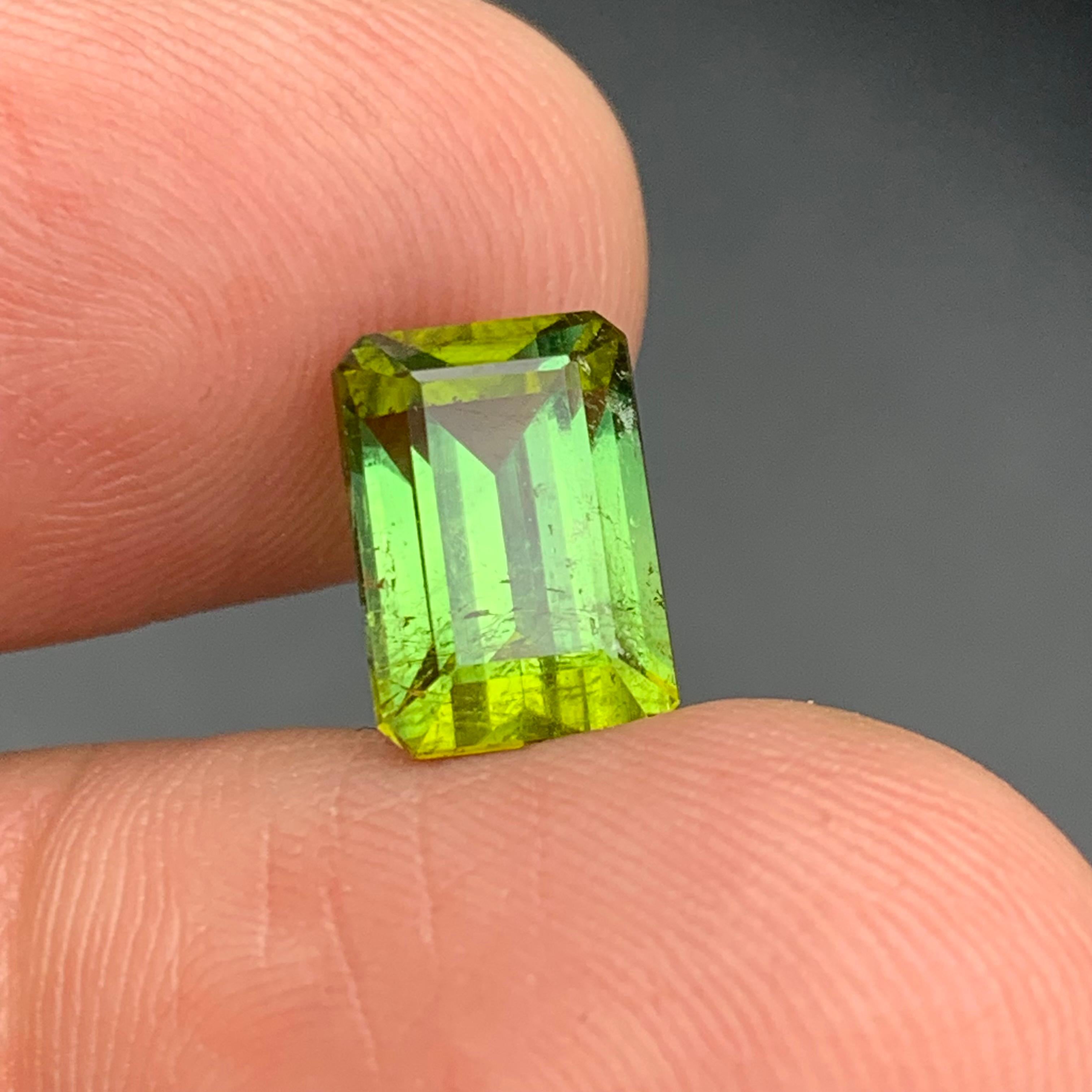 Bague et pendentif en tourmaline naturelle vert citron, pierre précieuse non sertie taille émeraude de 4,85 carats Neuf - En vente à Peshawar, PK