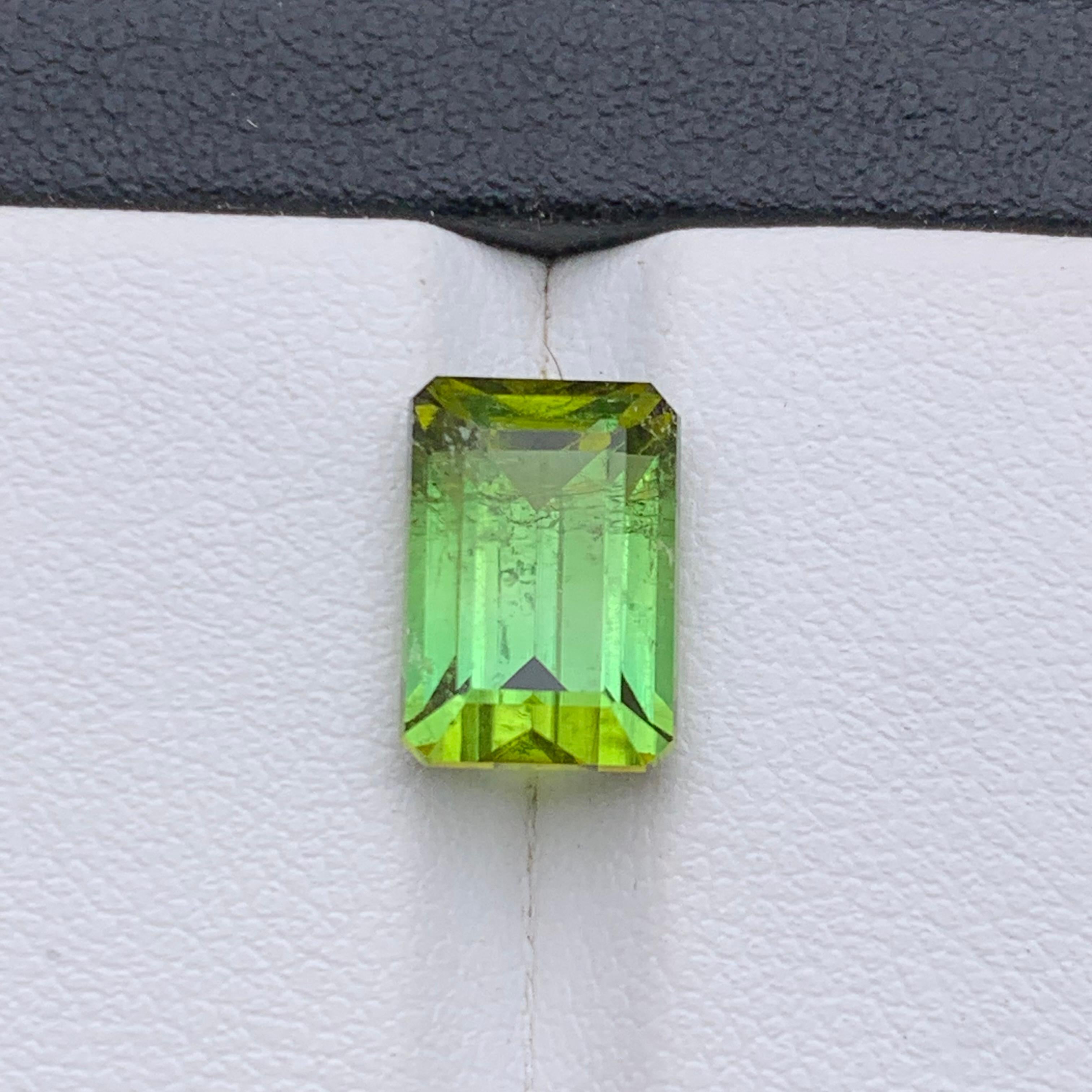 Bague et pendentif en tourmaline naturelle vert citron, pierre précieuse non sertie taille émeraude de 4,85 carats en vente 1