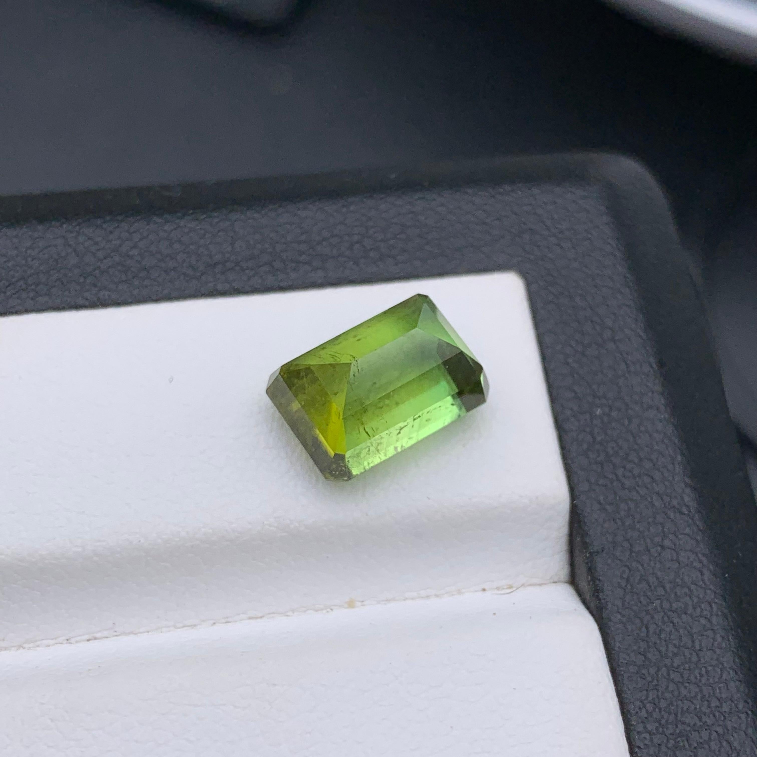 Bague et pendentif en tourmaline naturelle vert citron, pierre précieuse non sertie taille émeraude de 4,85 carats en vente 2