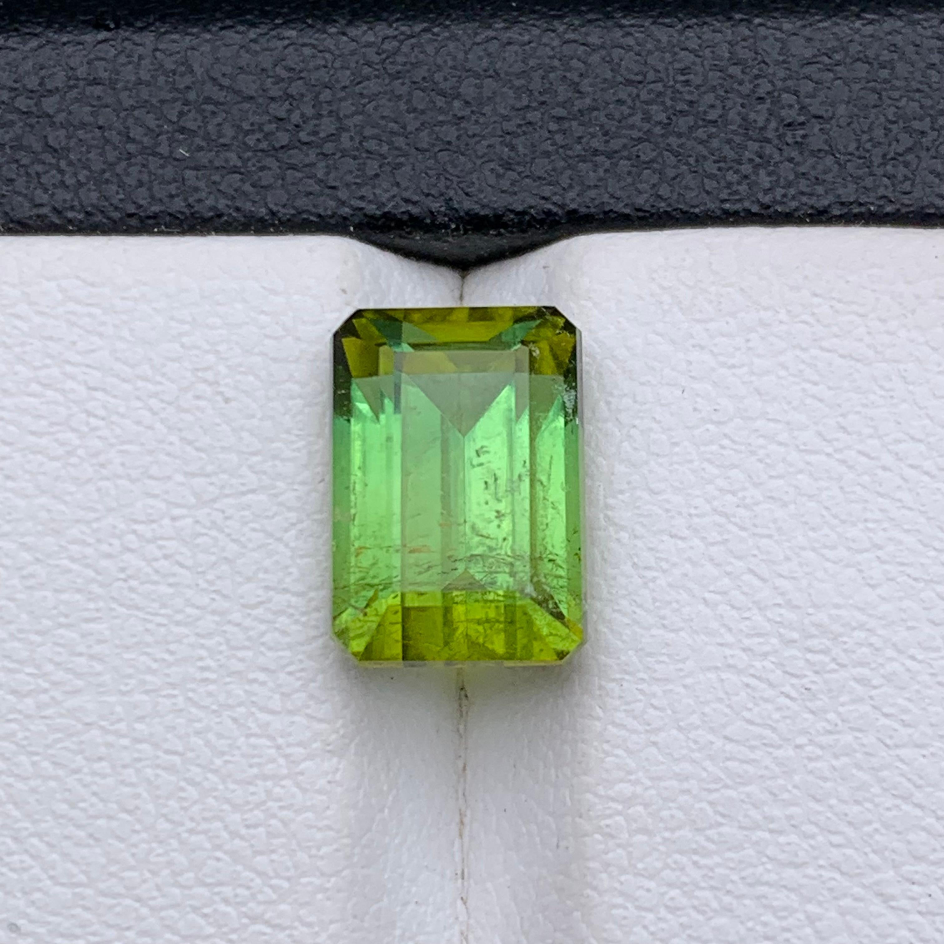 Bague et pendentif en tourmaline naturelle vert citron, pierre précieuse non sertie taille émeraude de 4,85 carats en vente 3