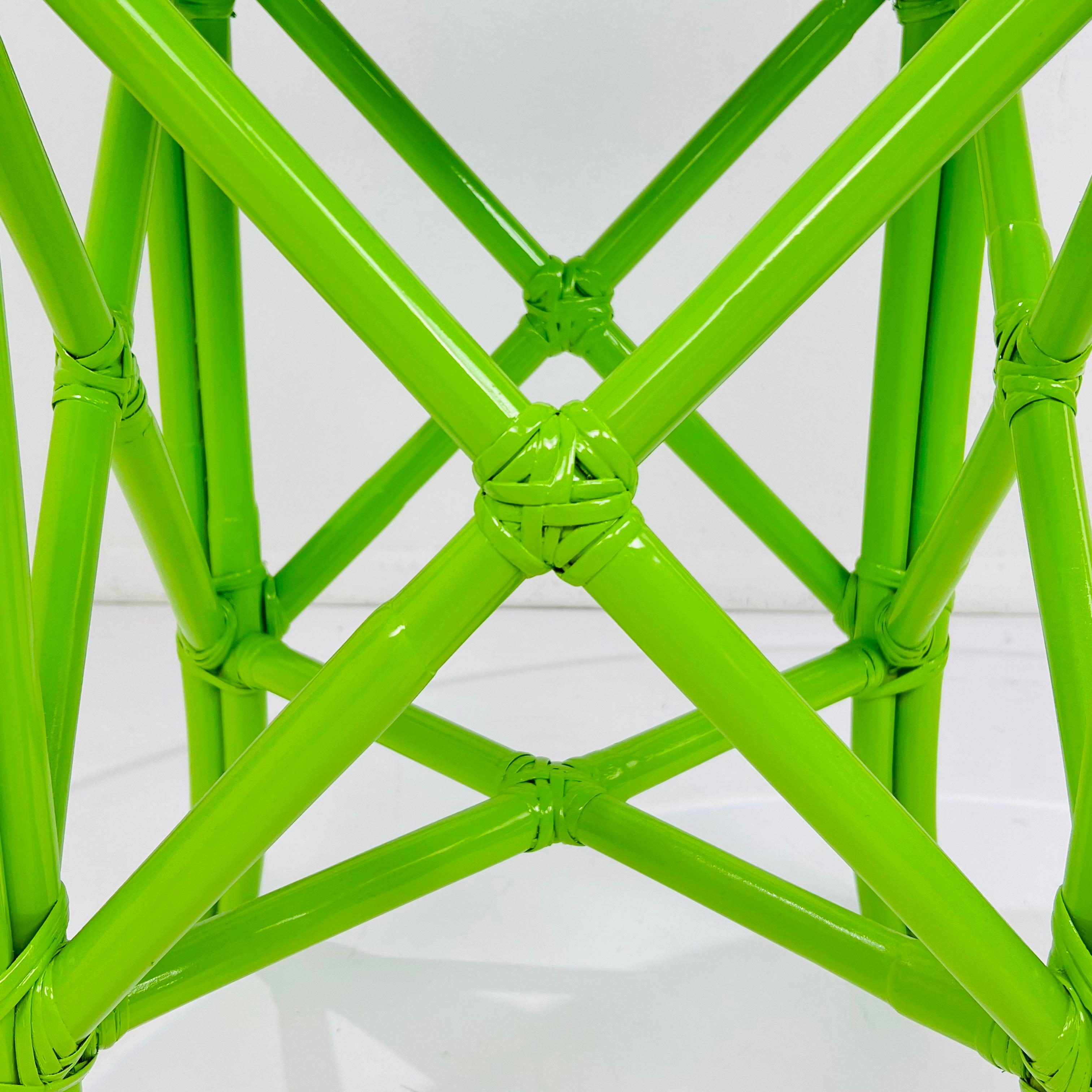 Garten-Set aus 4 chinesischen Chippendale-Stühlen und Glasplatte in Limonengrün im Angebot 3