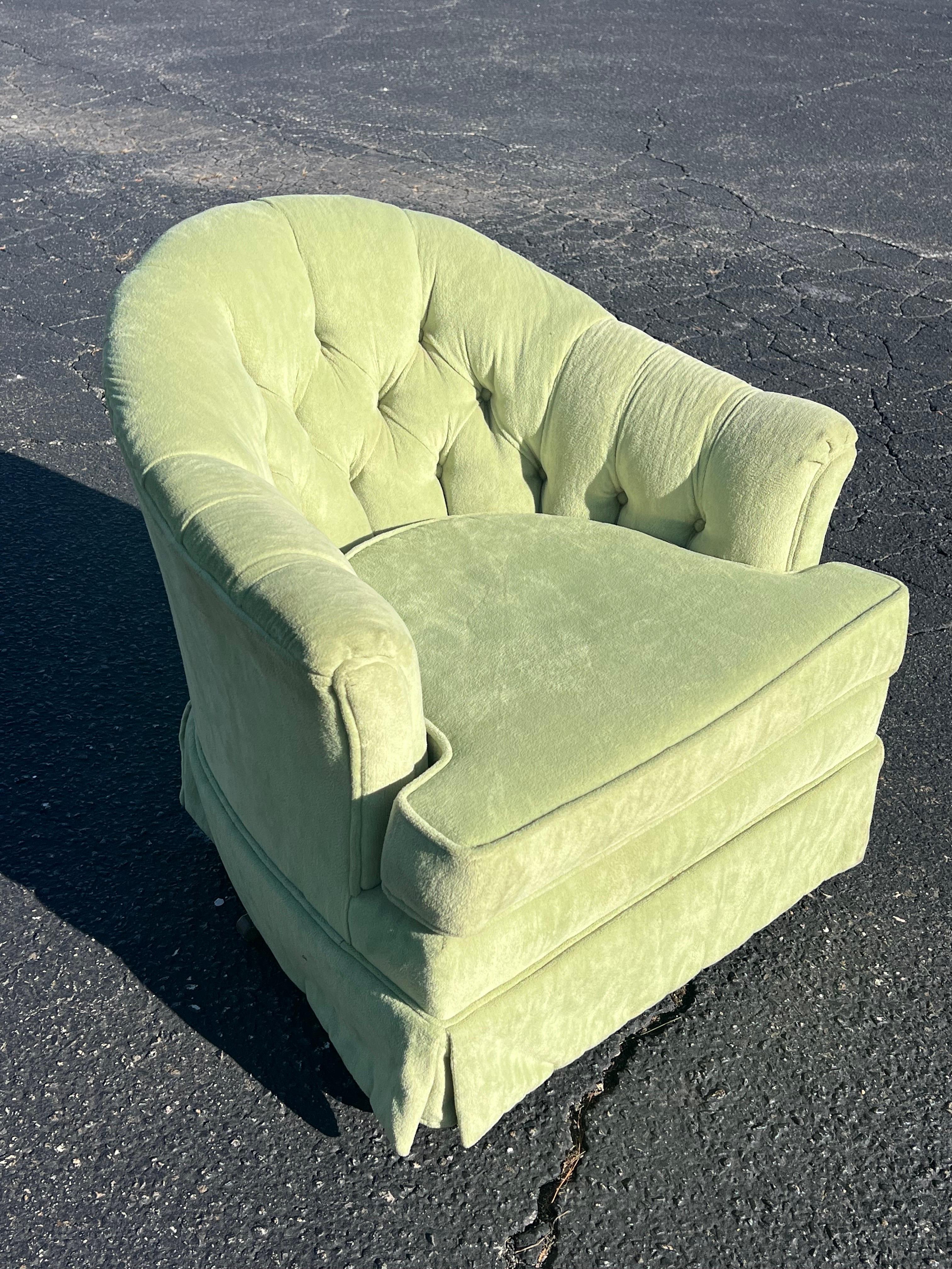 Sedia girevole a cubo Lime Green. Vibrazioni classiche degli anni '70. Questa sedia è super pulita e  In ottime condizioni. Perfetto per una camera da letto.