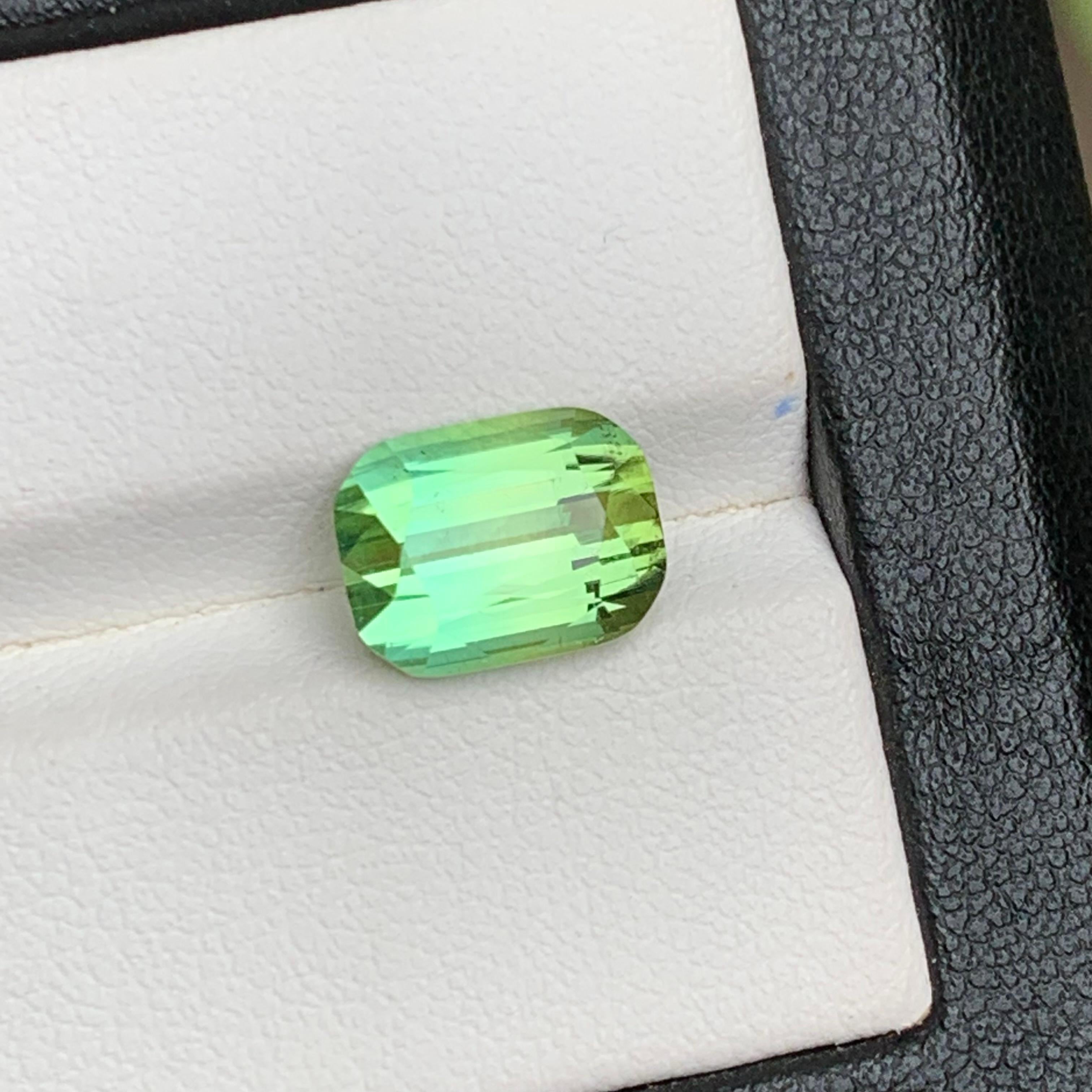 Lime Green Two Tone Natural Tourmaline Ring Loose Gemstone 4.25 Ct Cushion Cut For Sale 5