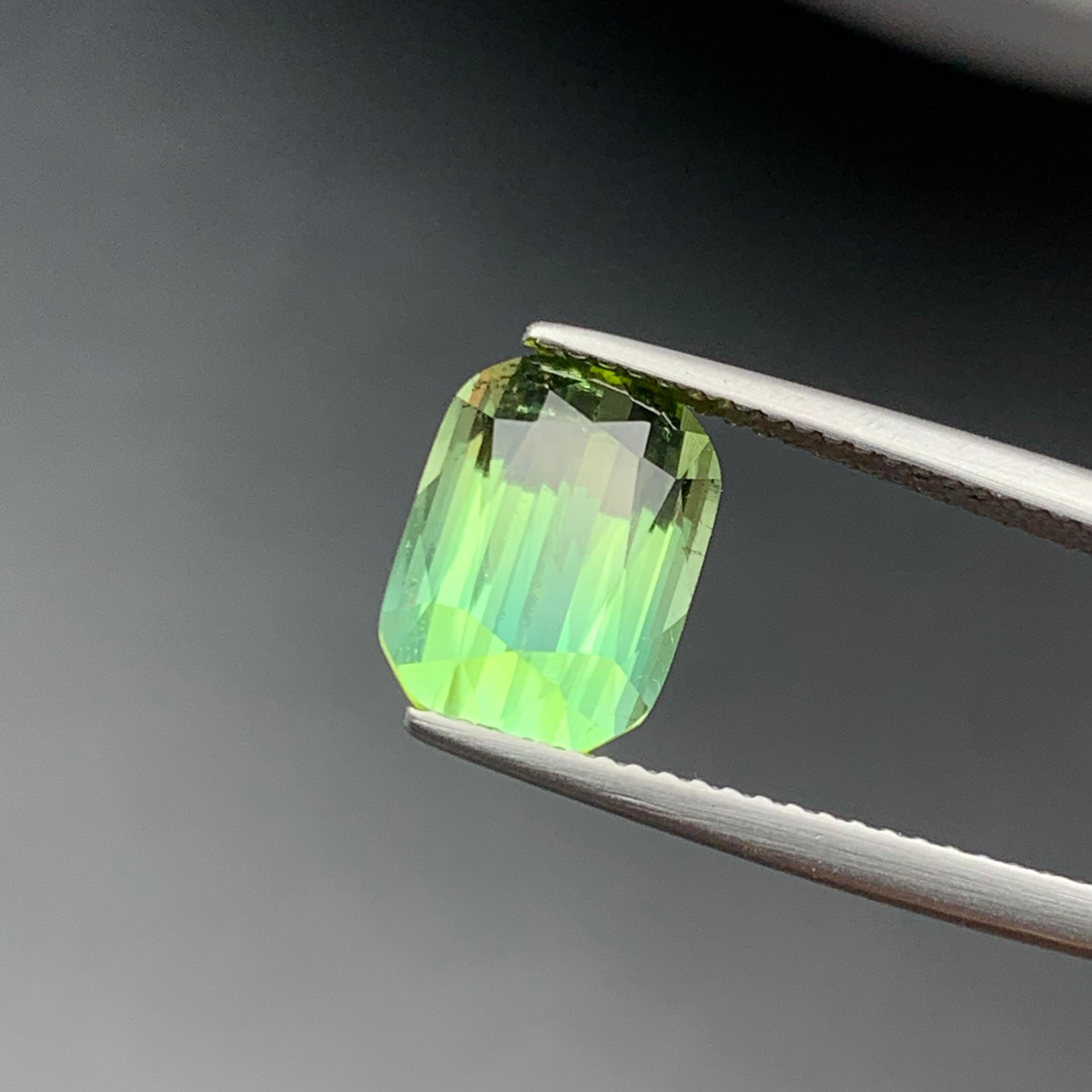 Lime Green Two Tone Natural Tourmaline Ring Loose Gemstone 4.25 Ct Cushion Cut For Sale 6