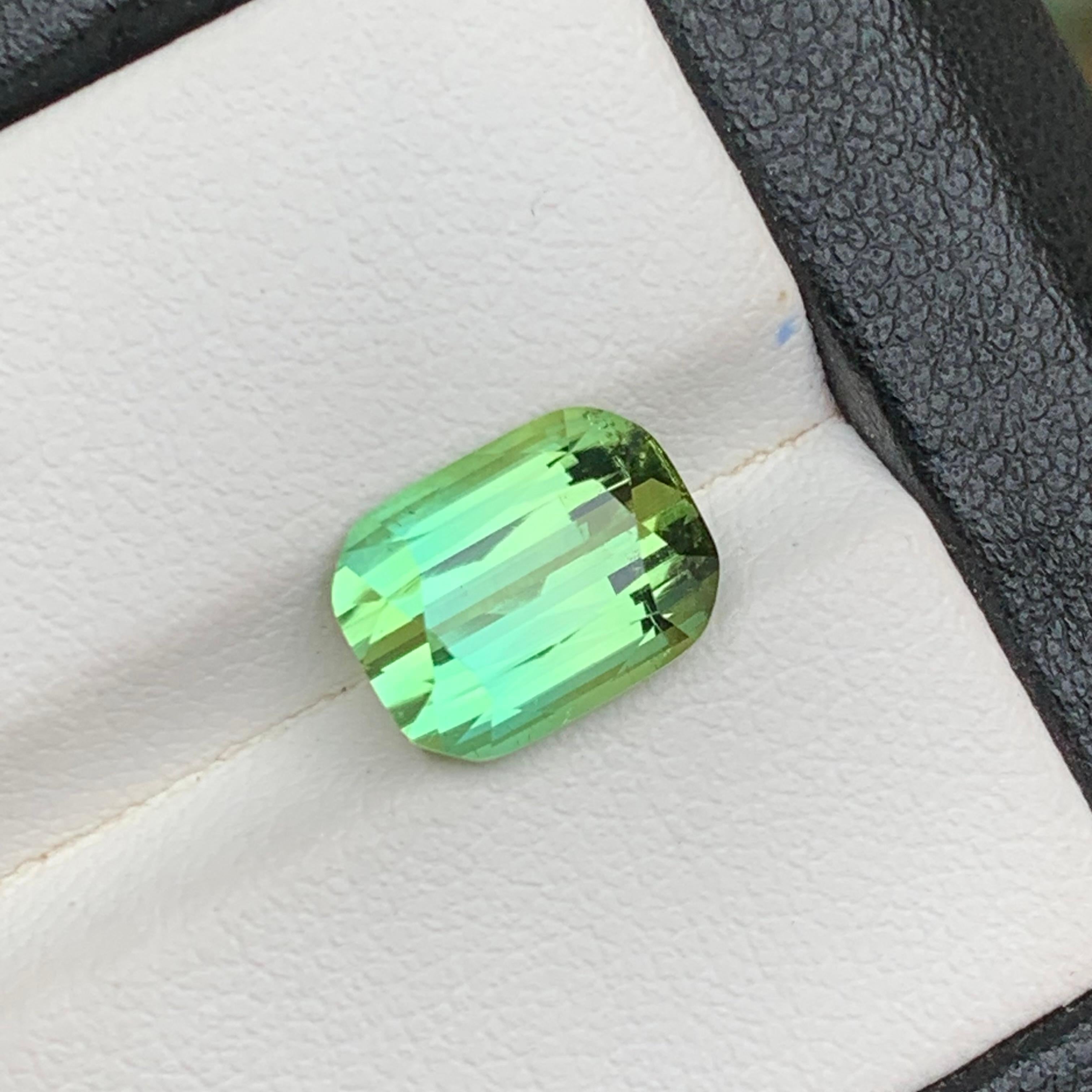 Lime Green Two Tone Natural Tourmaline Ring Loose Gemstone 4.25 Ct Cushion Cut For Sale 7