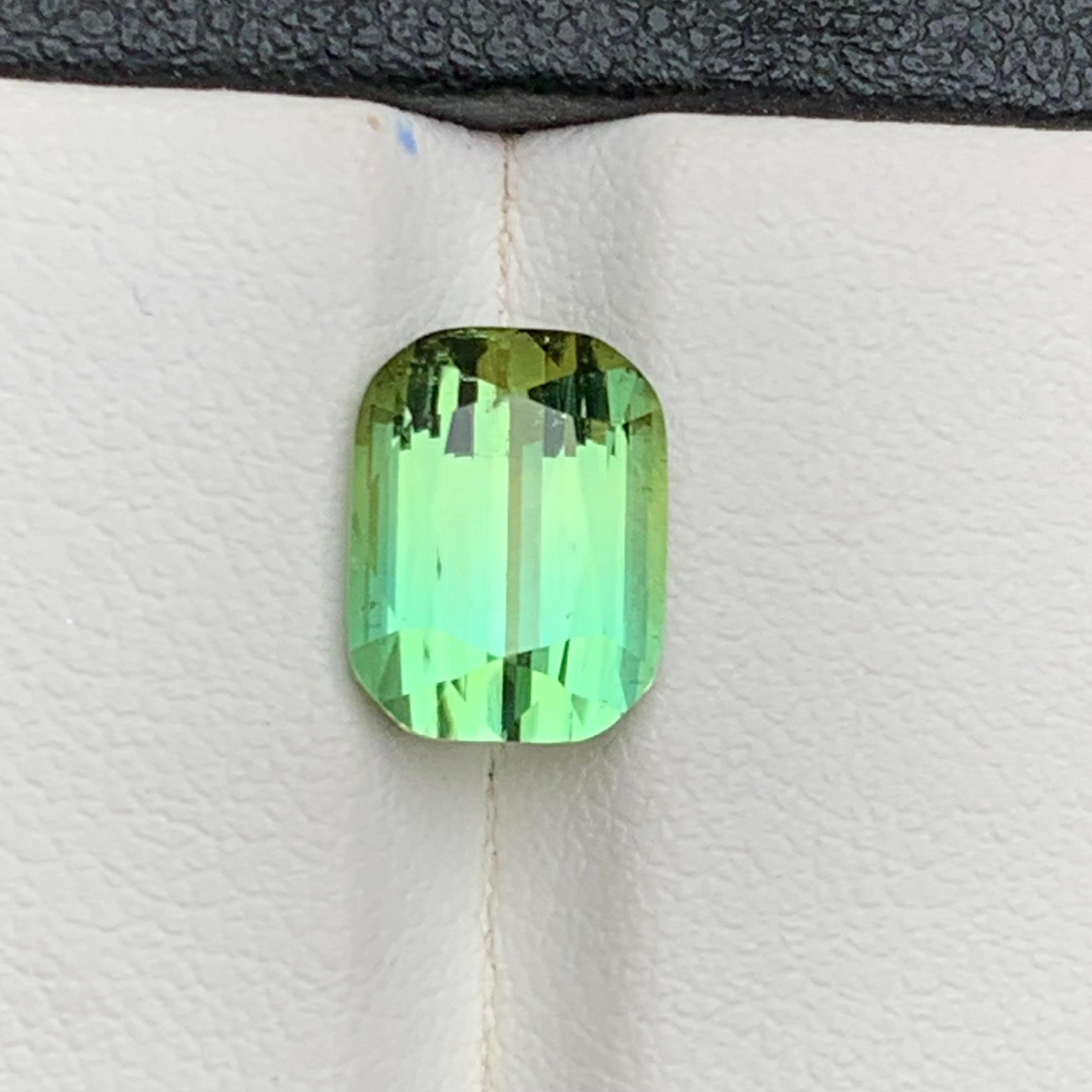 Contemporary Lime Green Two Tone Natural Tourmaline Ring Loose Gemstone 4.25 Ct Cushion Cut For Sale