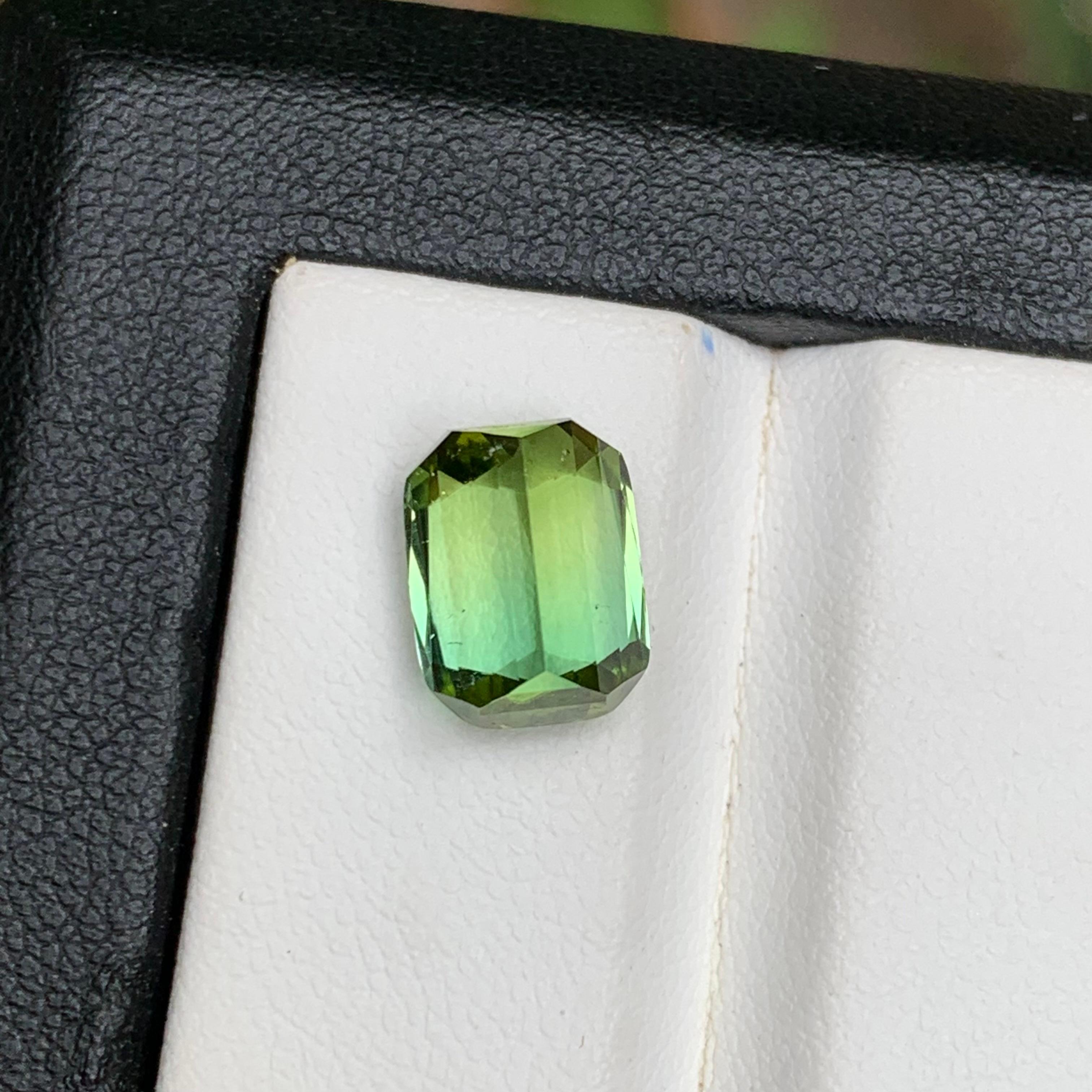 Lime Green Two Tone Natural Tourmaline Ring Loose Gemstone 4.25 Ct Cushion Cut For Sale 4