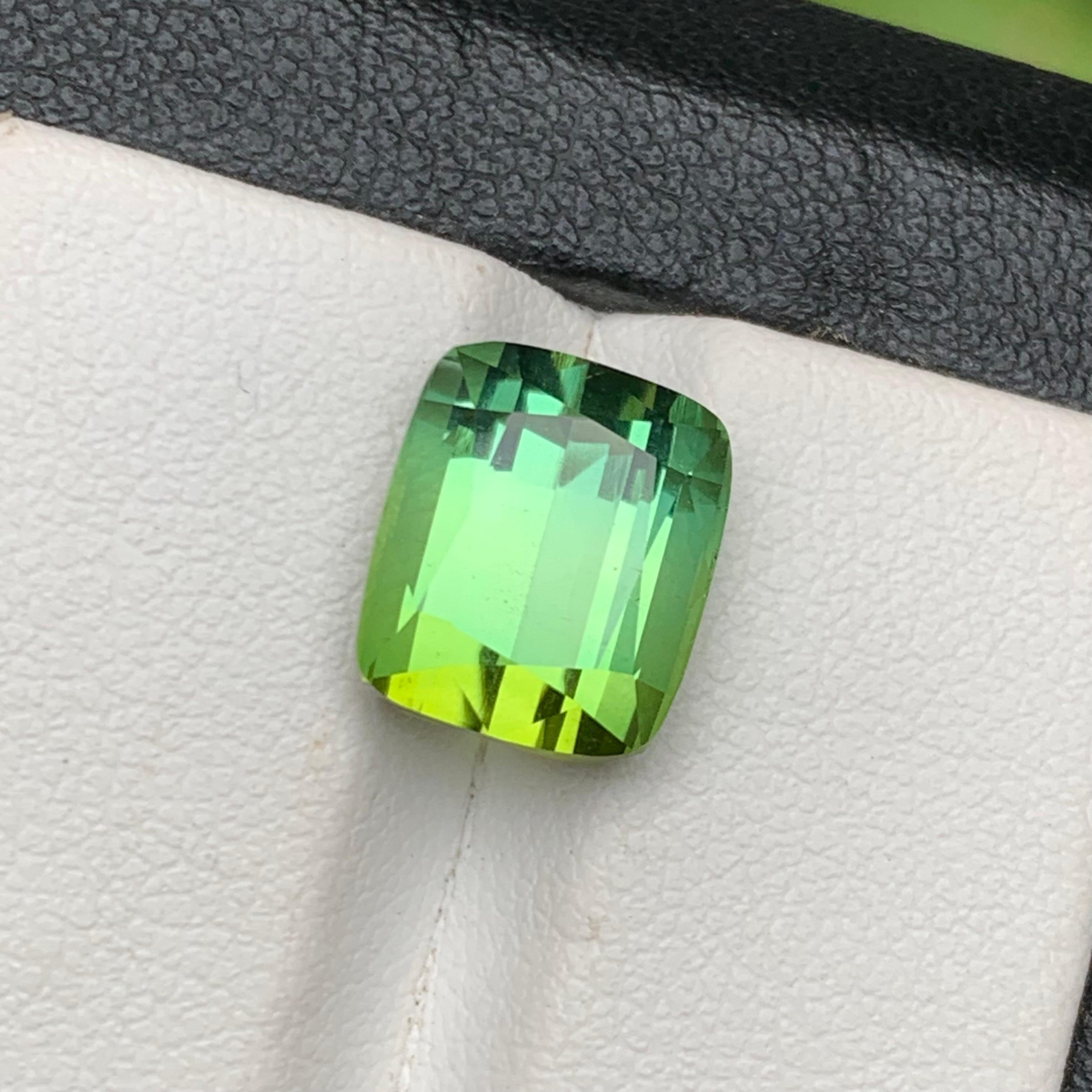 Lime Green Two Tone Natural Tourmaline Ring Loose Gemstone 6.50 Ct Cushion Cut For Sale 6