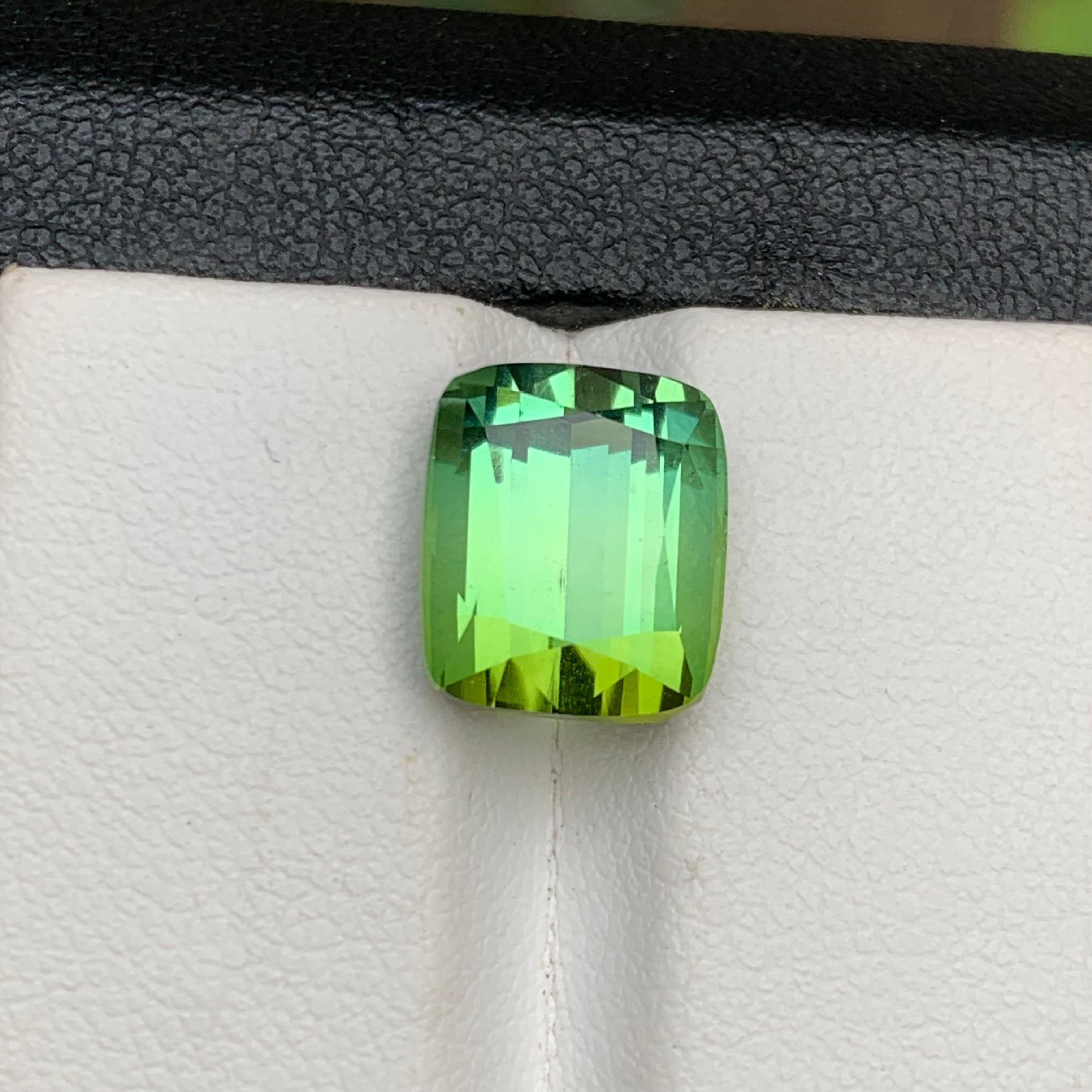 Contemporary Lime Green Two Tone Natural Tourmaline Ring Loose Gemstone 6.50 Ct Cushion Cut For Sale