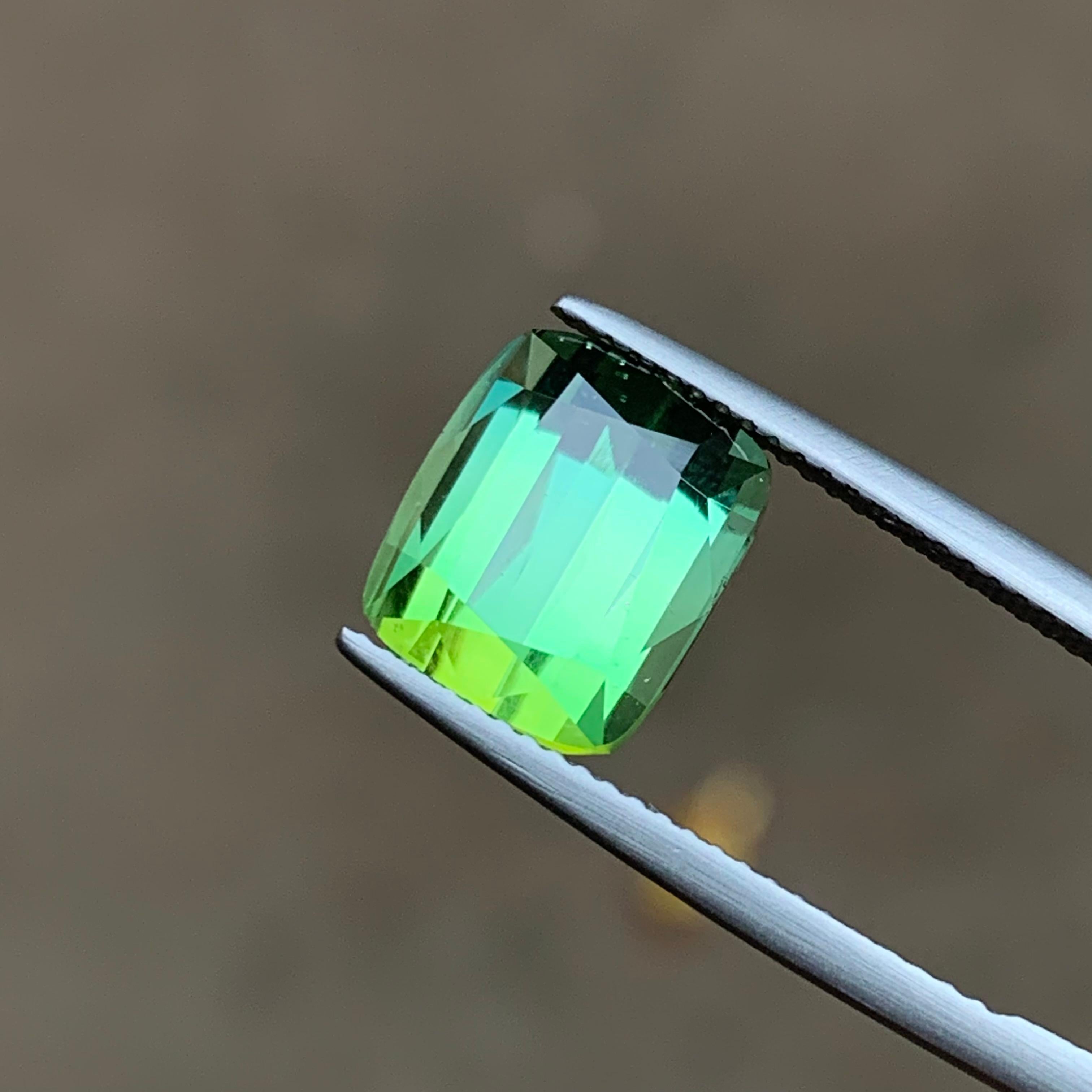 Women's or Men's Lime Green Two Tone Natural Tourmaline Ring Loose Gemstone 6.50 Ct Cushion Cut For Sale