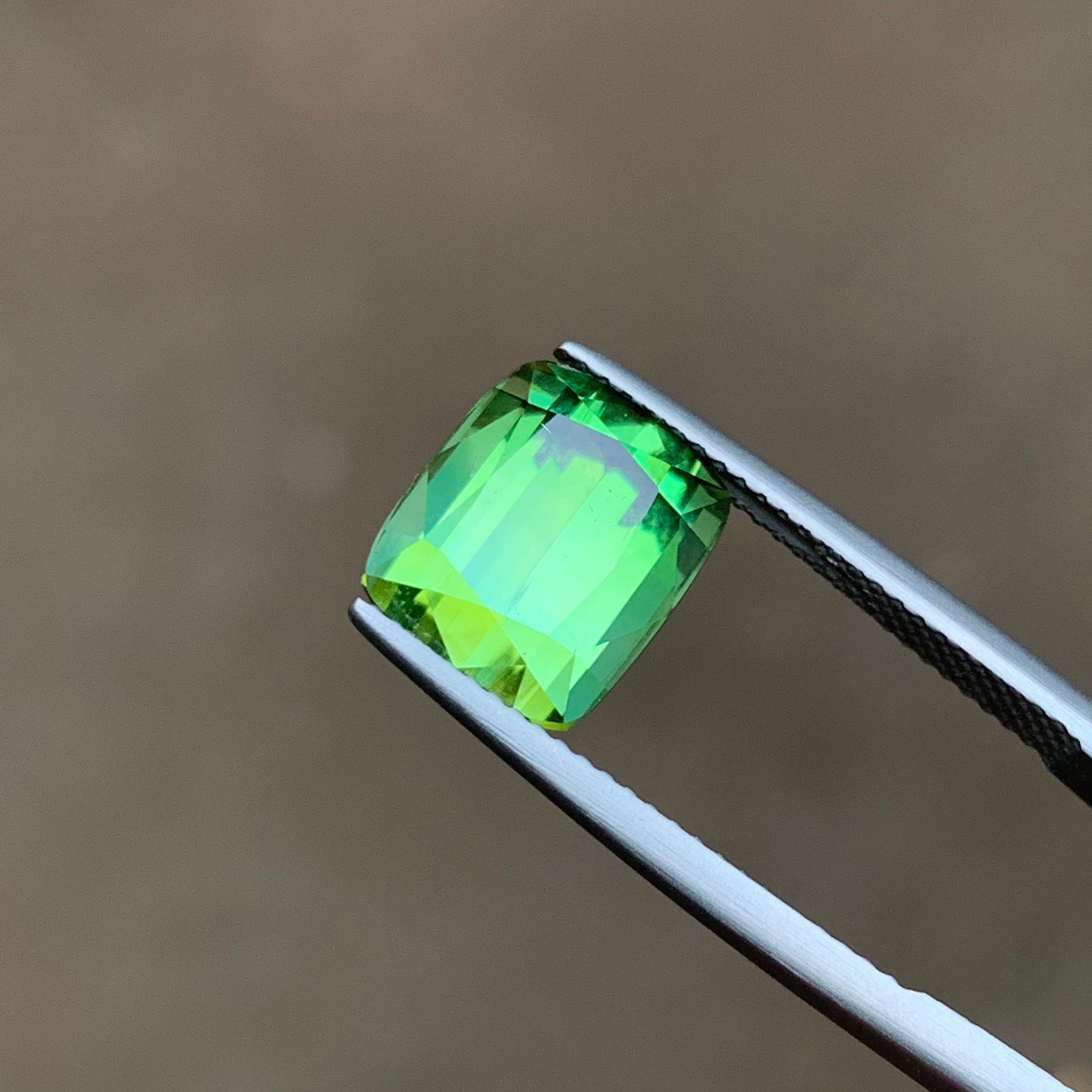 Lime Green Two Tone Natural Tourmaline Ring Loose Gemstone 6.50 Ct Cushion Cut For Sale 3
