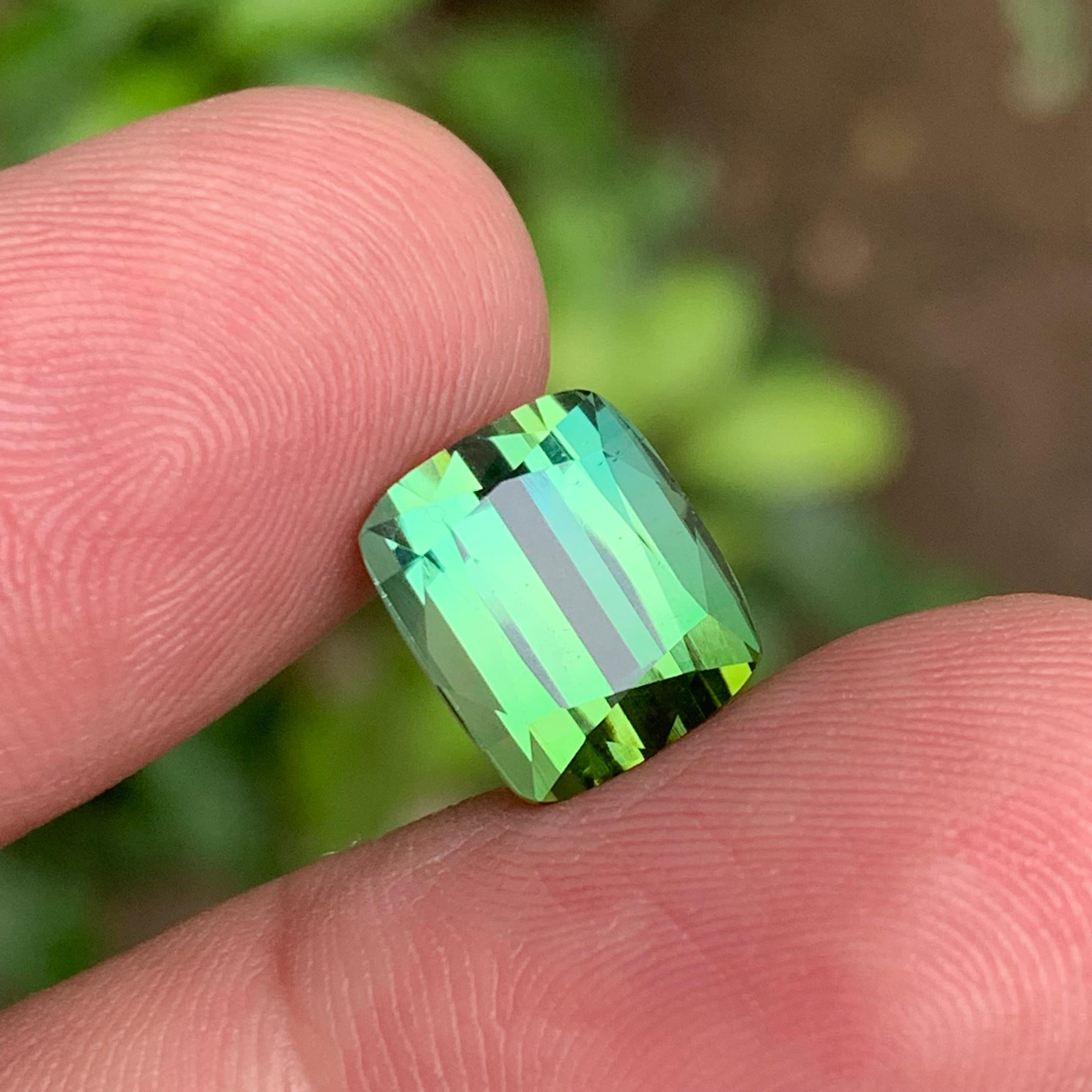 Lime Green Two Tone Natural Tourmaline Ring Loose Gemstone 6.50 Ct Cushion Cut For Sale 4