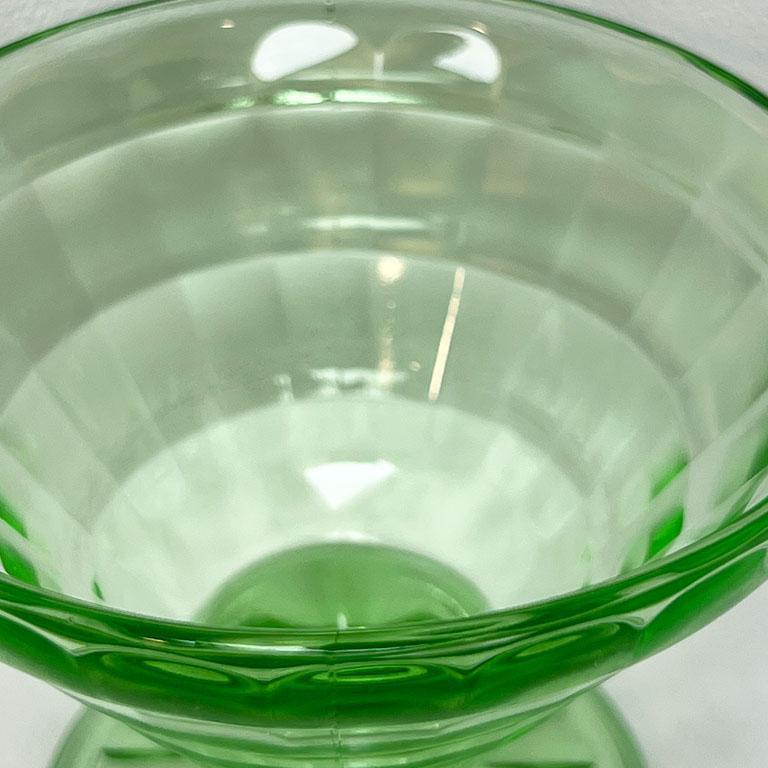 Limonengrünes Vaselineglas oder Depressionsglas Champagner Coupe-Gläser - 5er-Set im Zustand „Gut“ im Angebot in Oklahoma City, OK