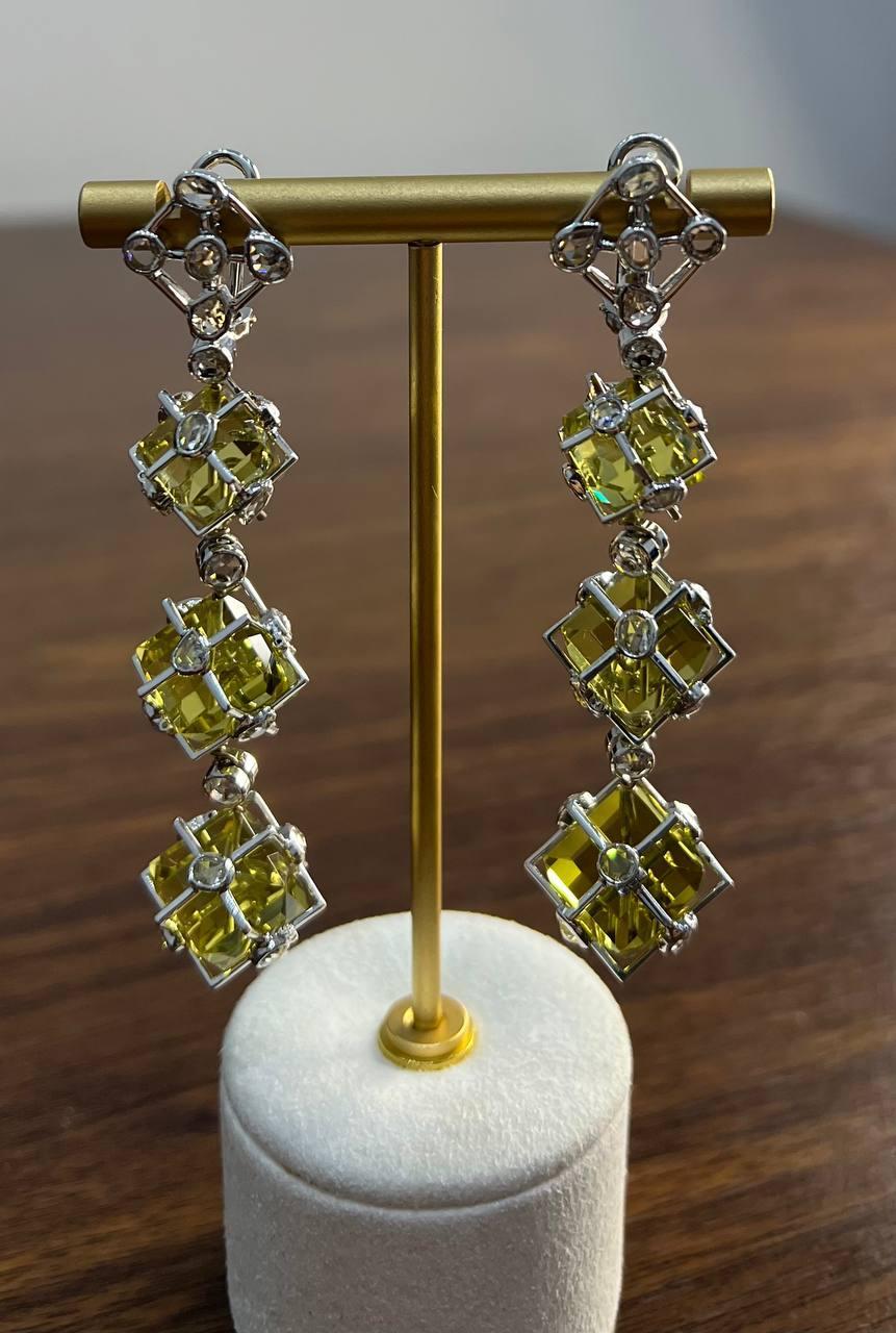 Orecchini a goccia con diamante in oro bianco 18 carati con dichiarazione di Lime Lemon Yellow Quartz in vendita 4