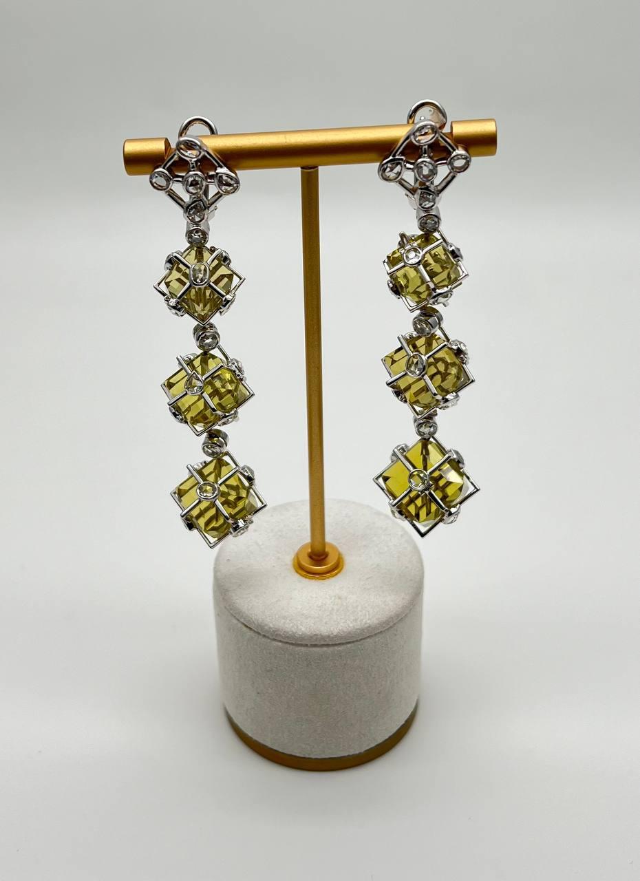 Contemporaneo Orecchini a goccia con diamante in oro bianco 18 carati con dichiarazione di Lime Lemon Yellow Quartz in vendita
