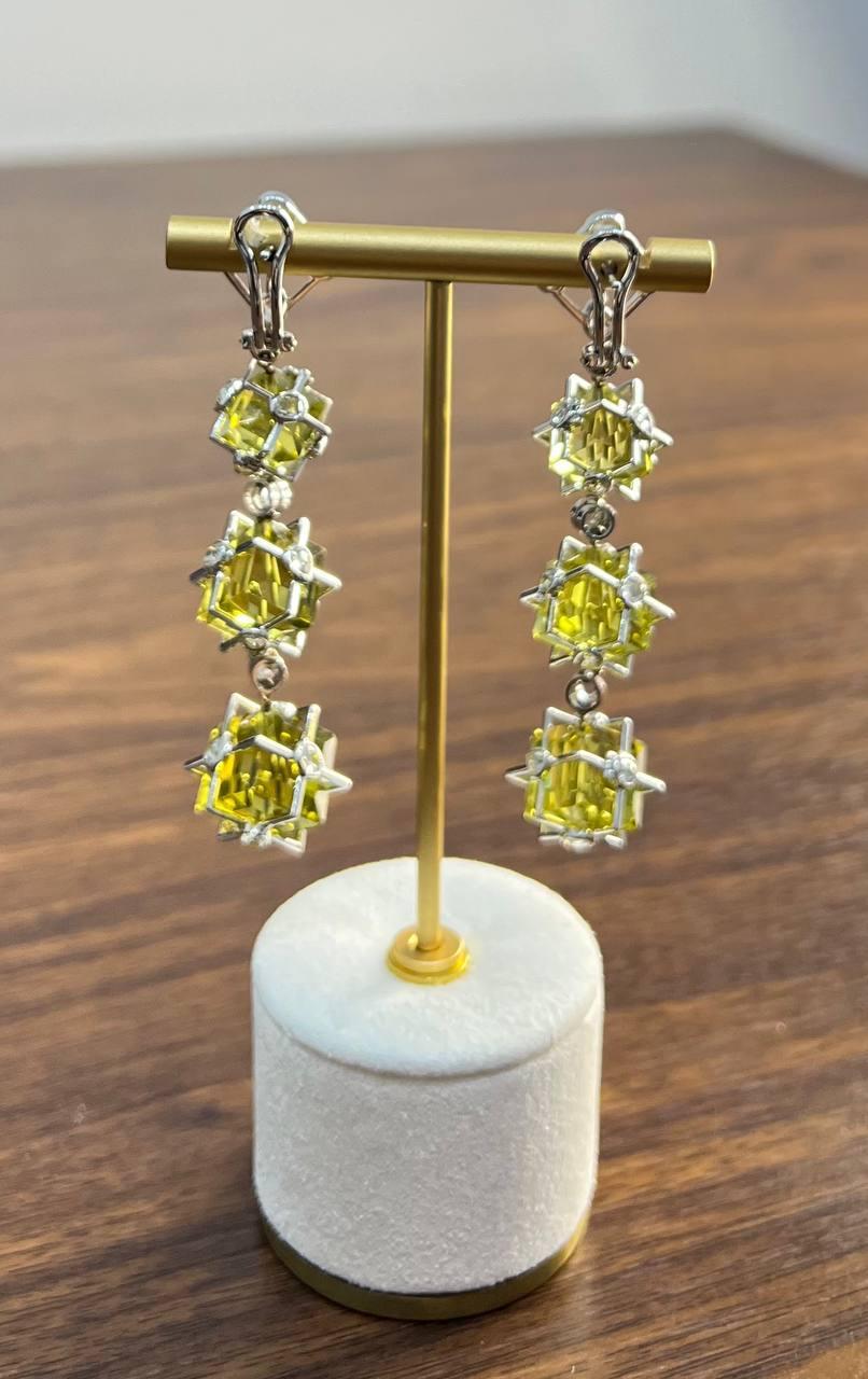 Orecchini a goccia con diamante in oro bianco 18 carati con dichiarazione di Lime Lemon Yellow Quartz in vendita 2