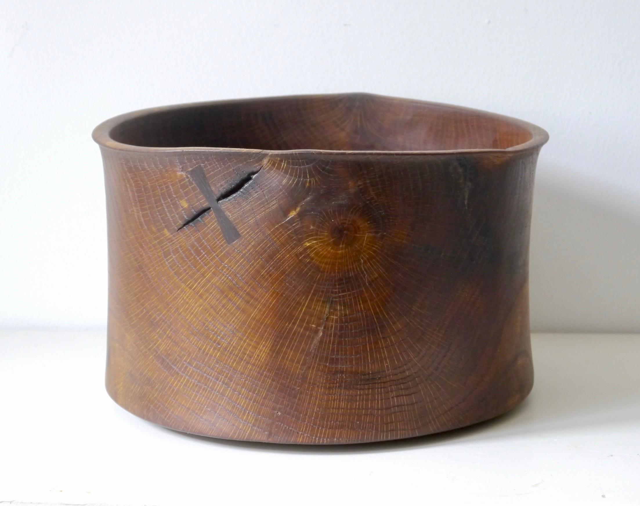 Limed and oiled oakbowl by Fritz Baumann
Dimensions: Ø 29 x H 17 cm
Materials: Oak

Hand made from solid pieces of wood, free-cut following the natural grain, made one by one, the stools of Fritz Baumann are the kind of objects that remind us of