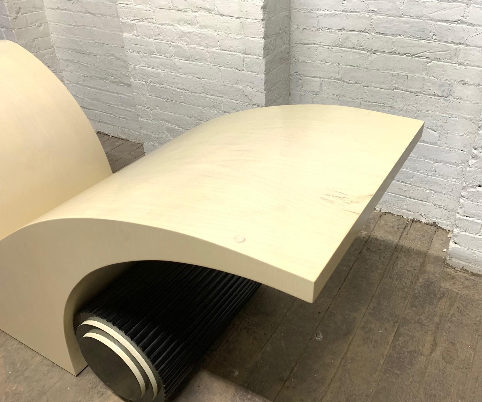 Konsolentisch aus Eichenholz mit weißer Quarzplatte im Art-déco-Stil im Angebot 4